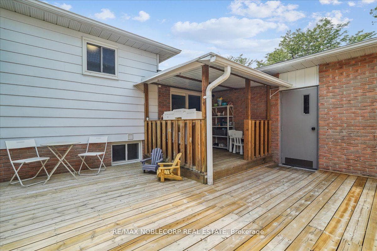 180 Mason Avenue photo 35