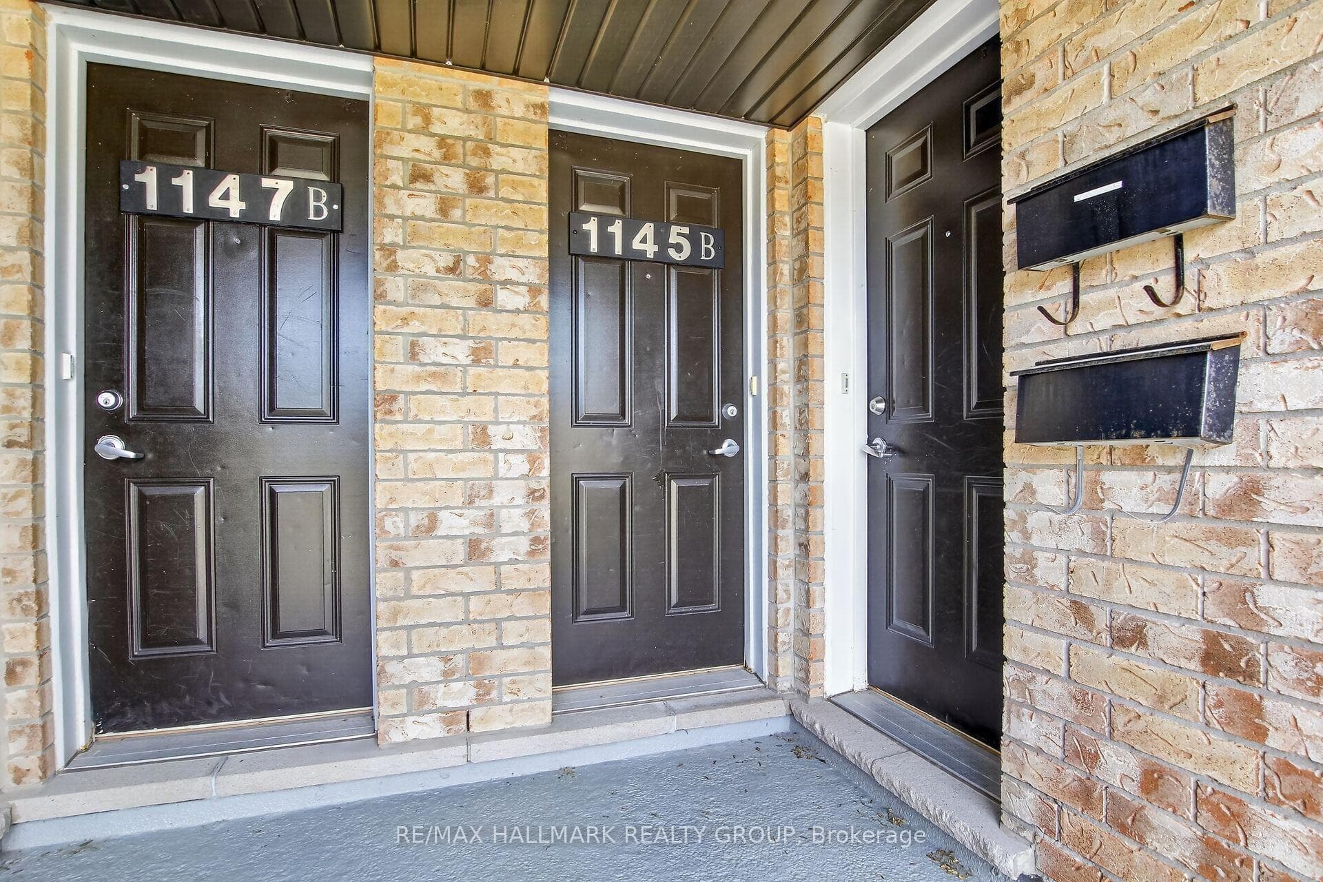 1145 Longfields Drive Unit B photo 2