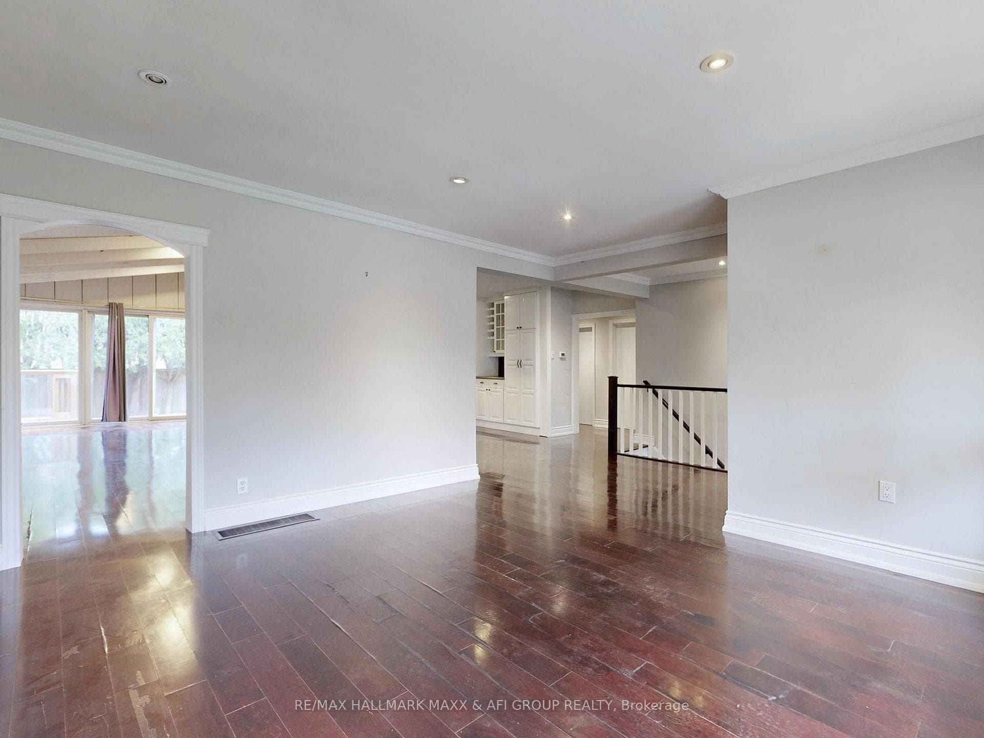 1036 Marley Crescent photo 6