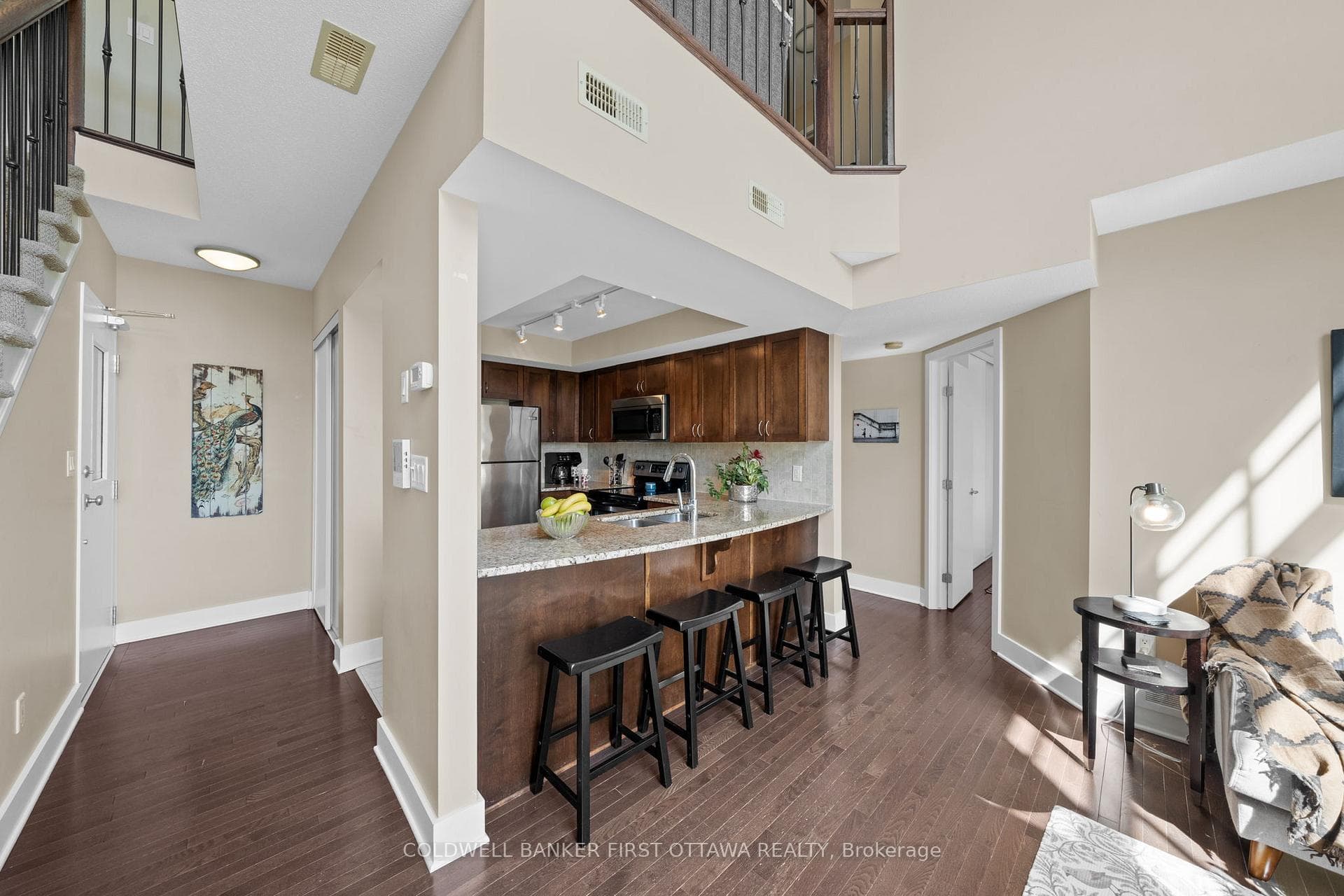 75C COLONNADE Road photo 4