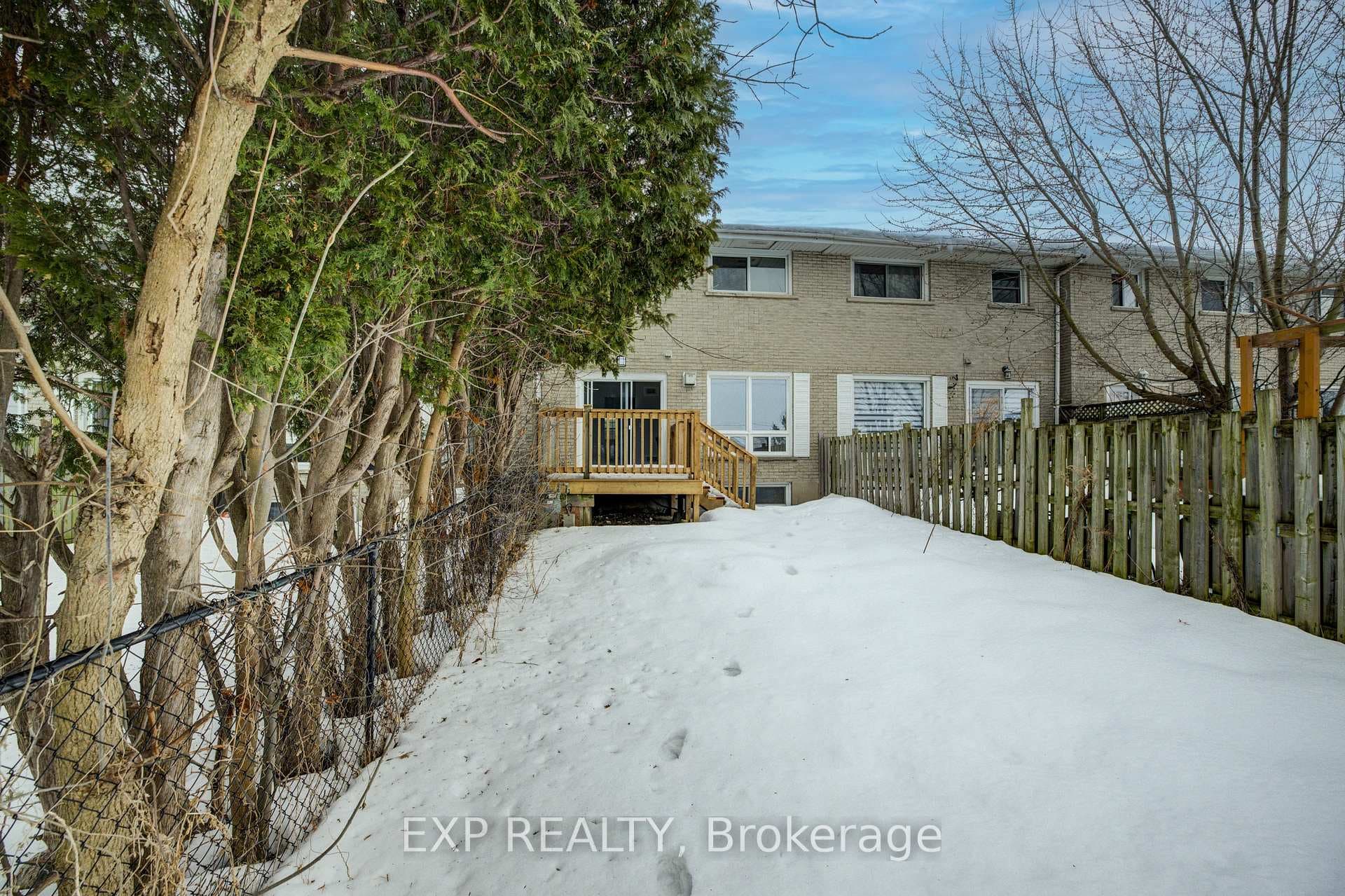 110 Ralgreen Crescent photo 32
