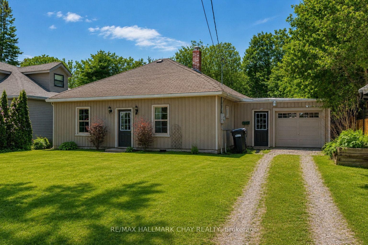 330 Shanty Bay Road photo 1