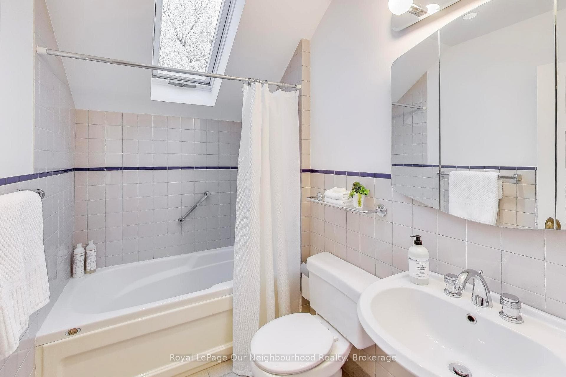 64 Kendal Avenue photo 30