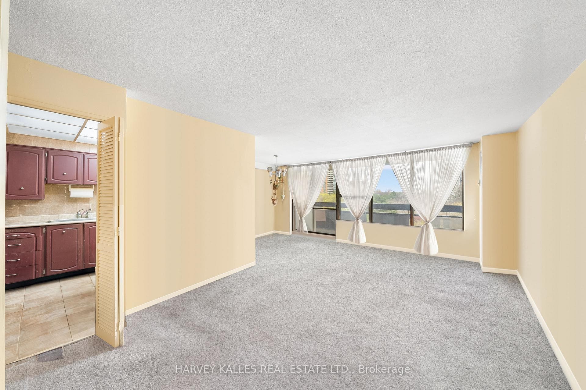 11 Wincott Drive Unit 612 photo 5