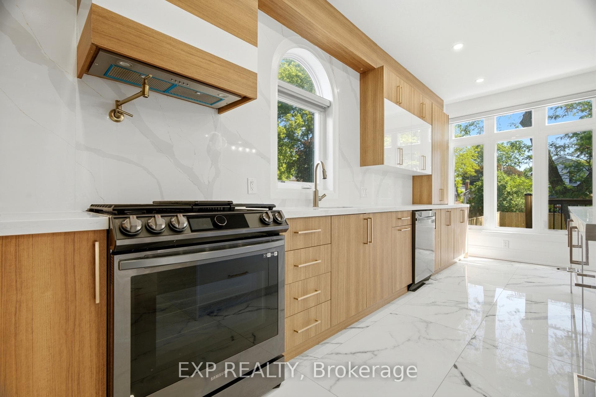 83 Kalmar Avenue photo 17