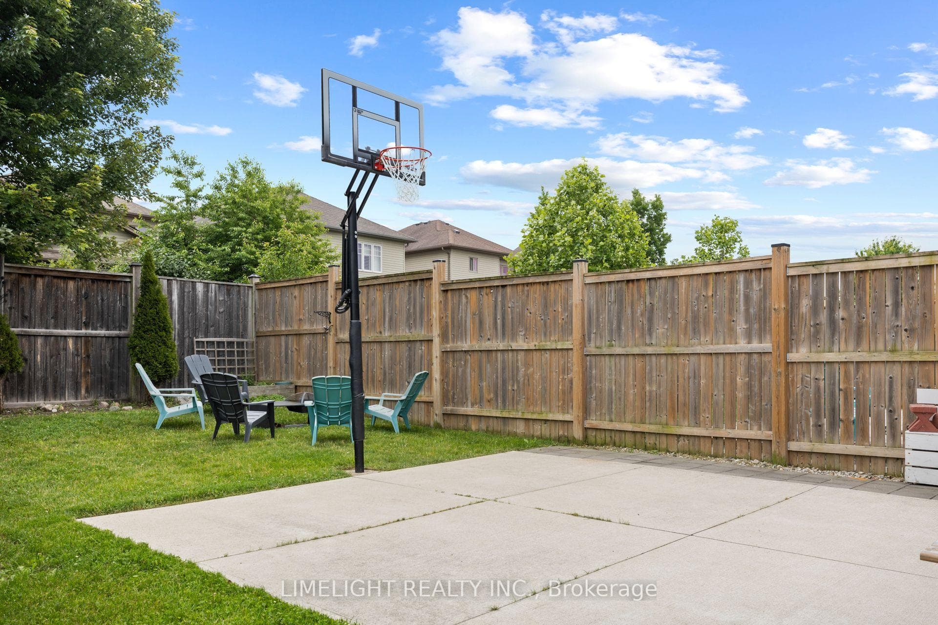 676 Guiness Way photo 33