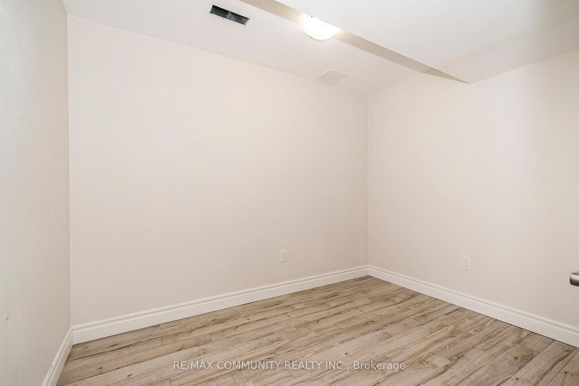 1433 Mayport Drive Unit Basmt photo 12