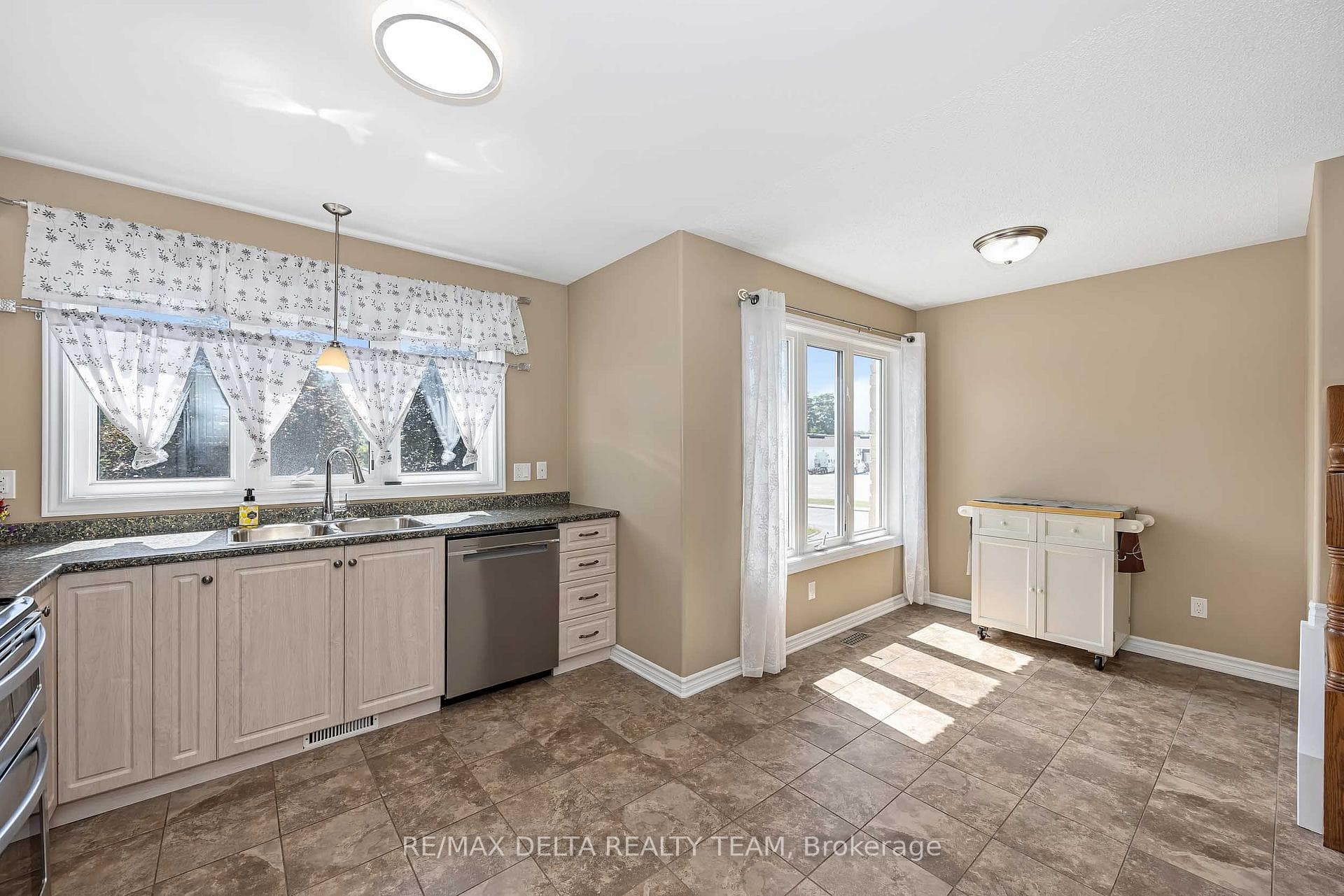 412 VAN BUREN Street photo 19