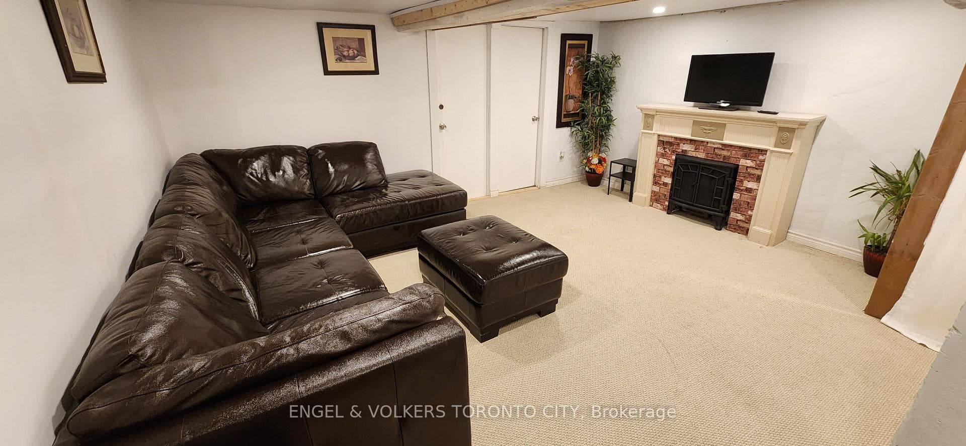 298 Seaton Street photo 16