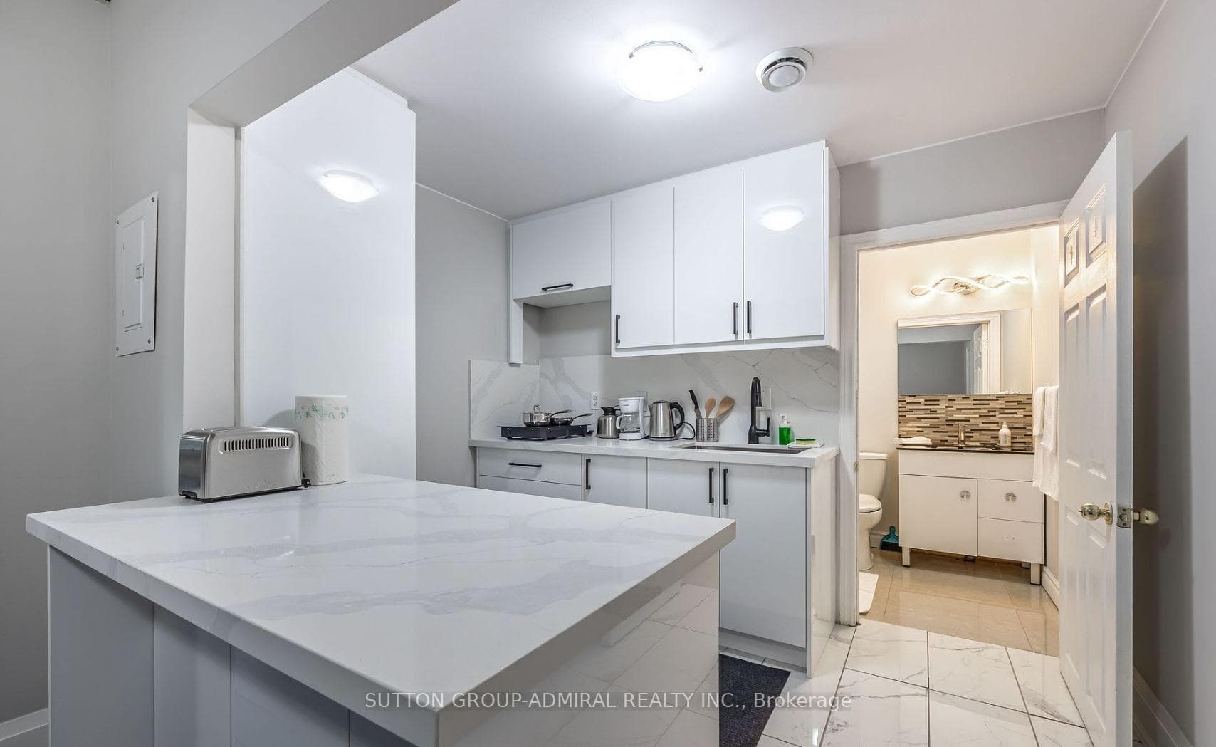4507 Queen Street photo 3