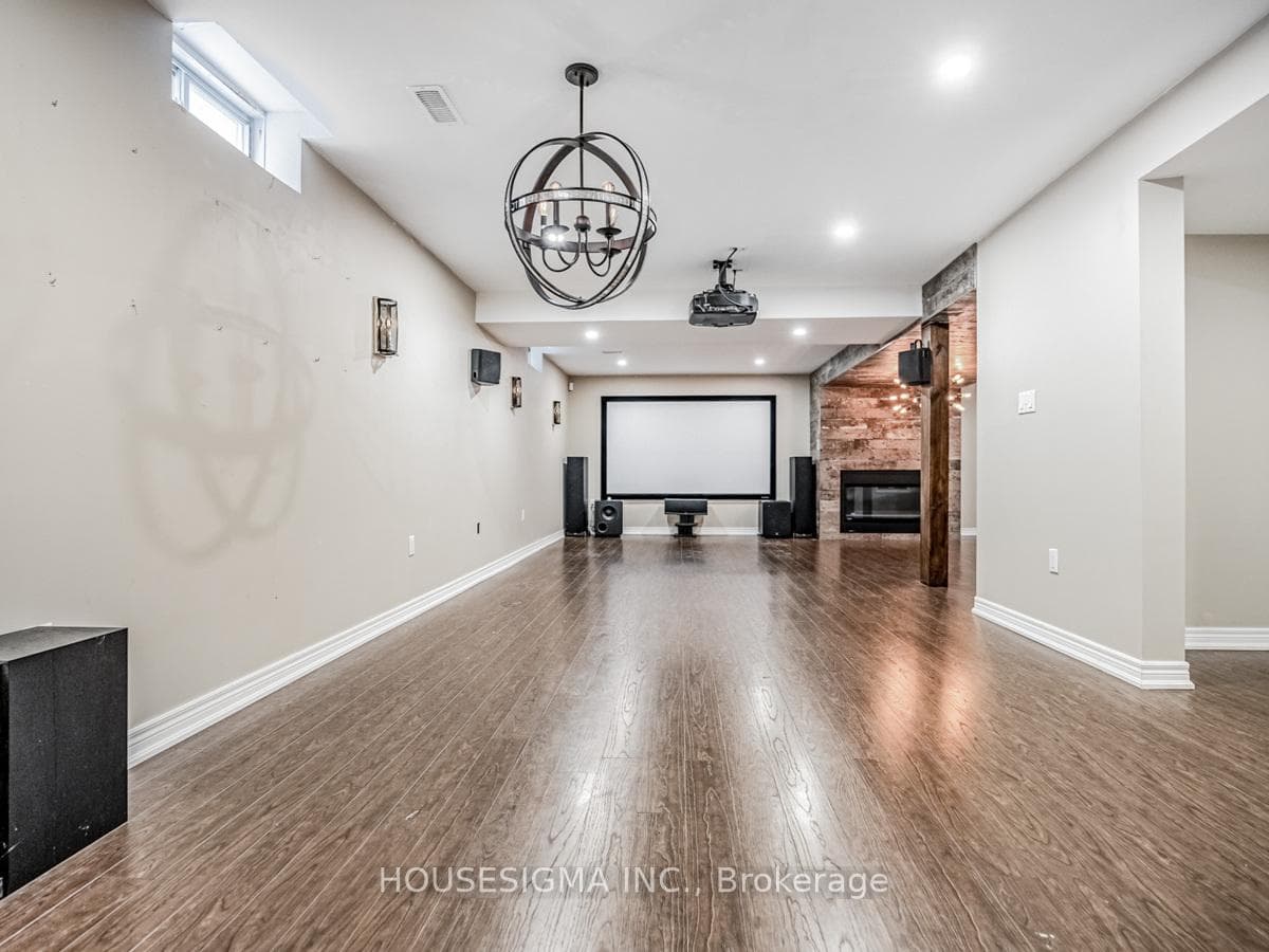 728 Robert Ferrie Drive photo 31