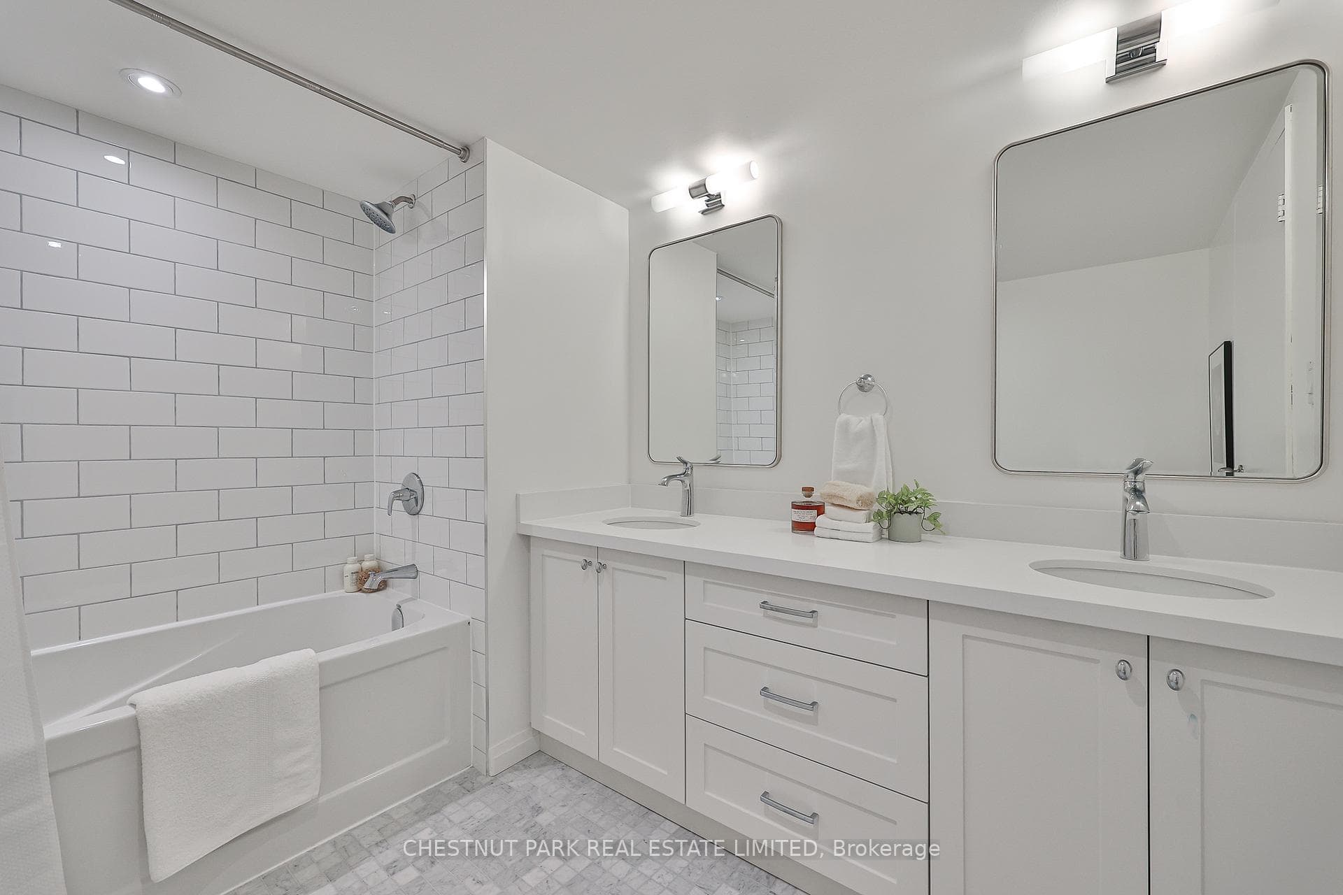 188 Spadina Avenue Unit 301 photo 6