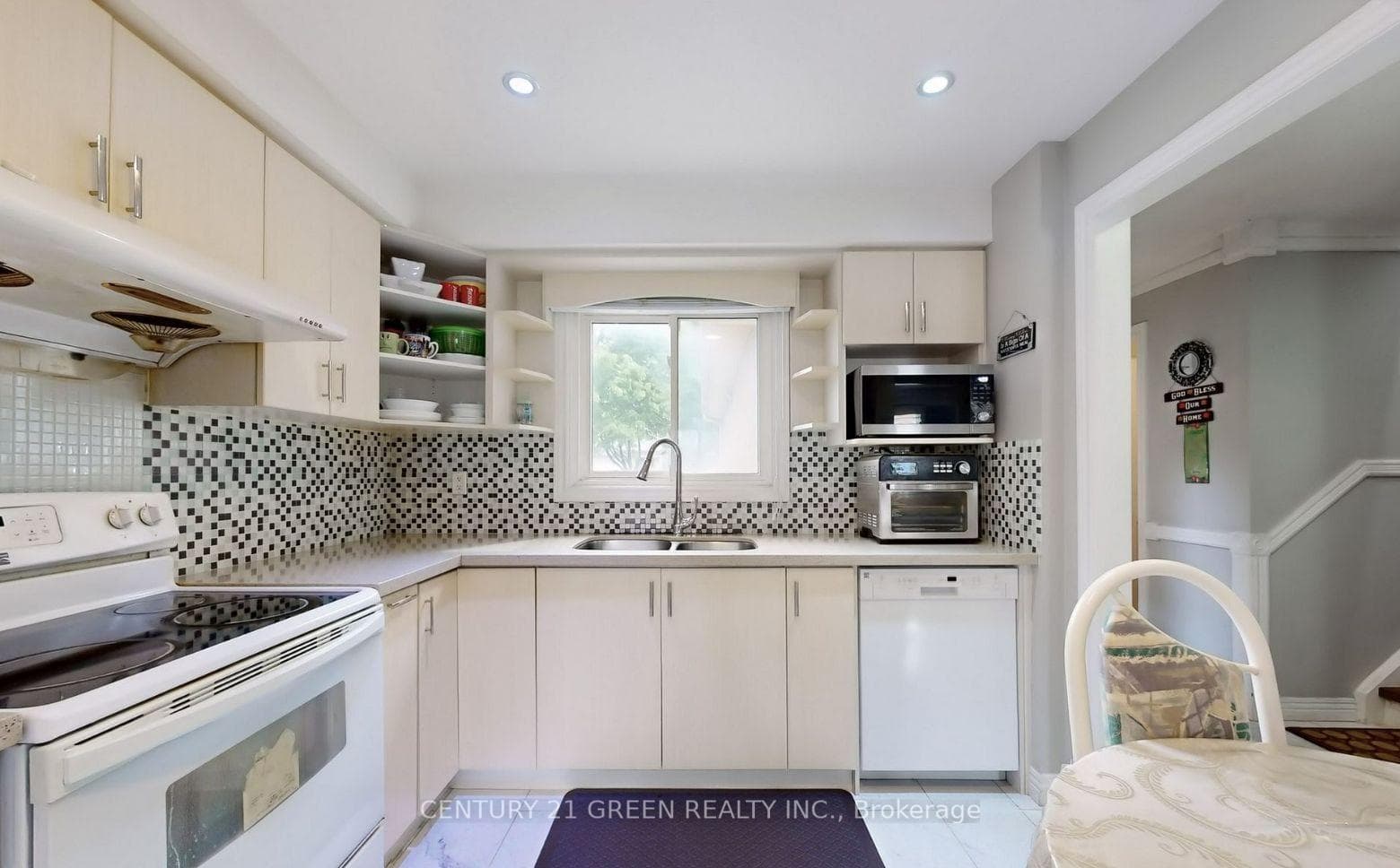 1590 Marshcourt Drive photo 8
