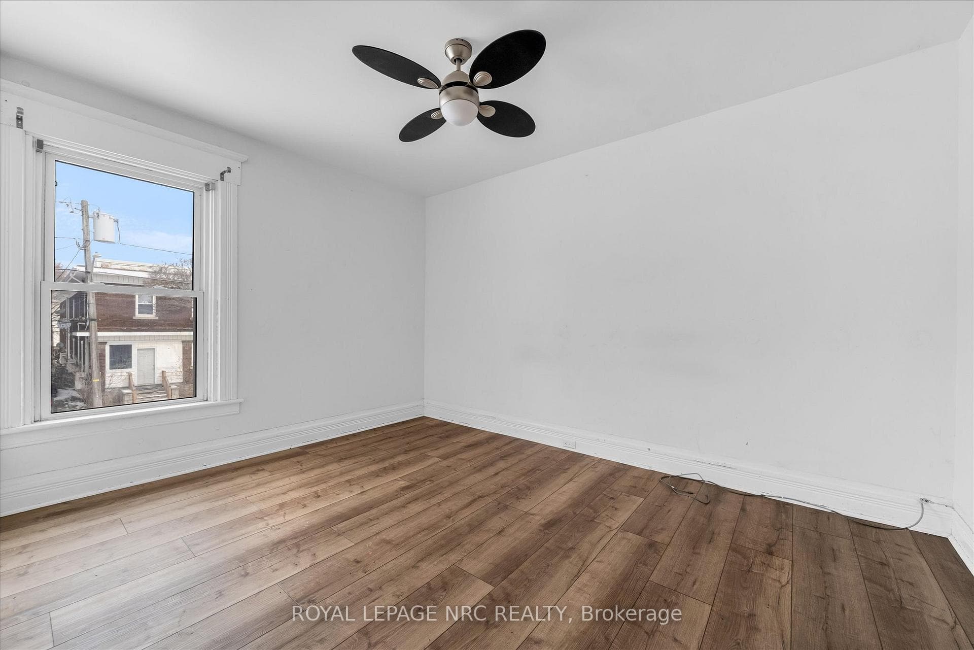 4878 Stamford Street photo 23