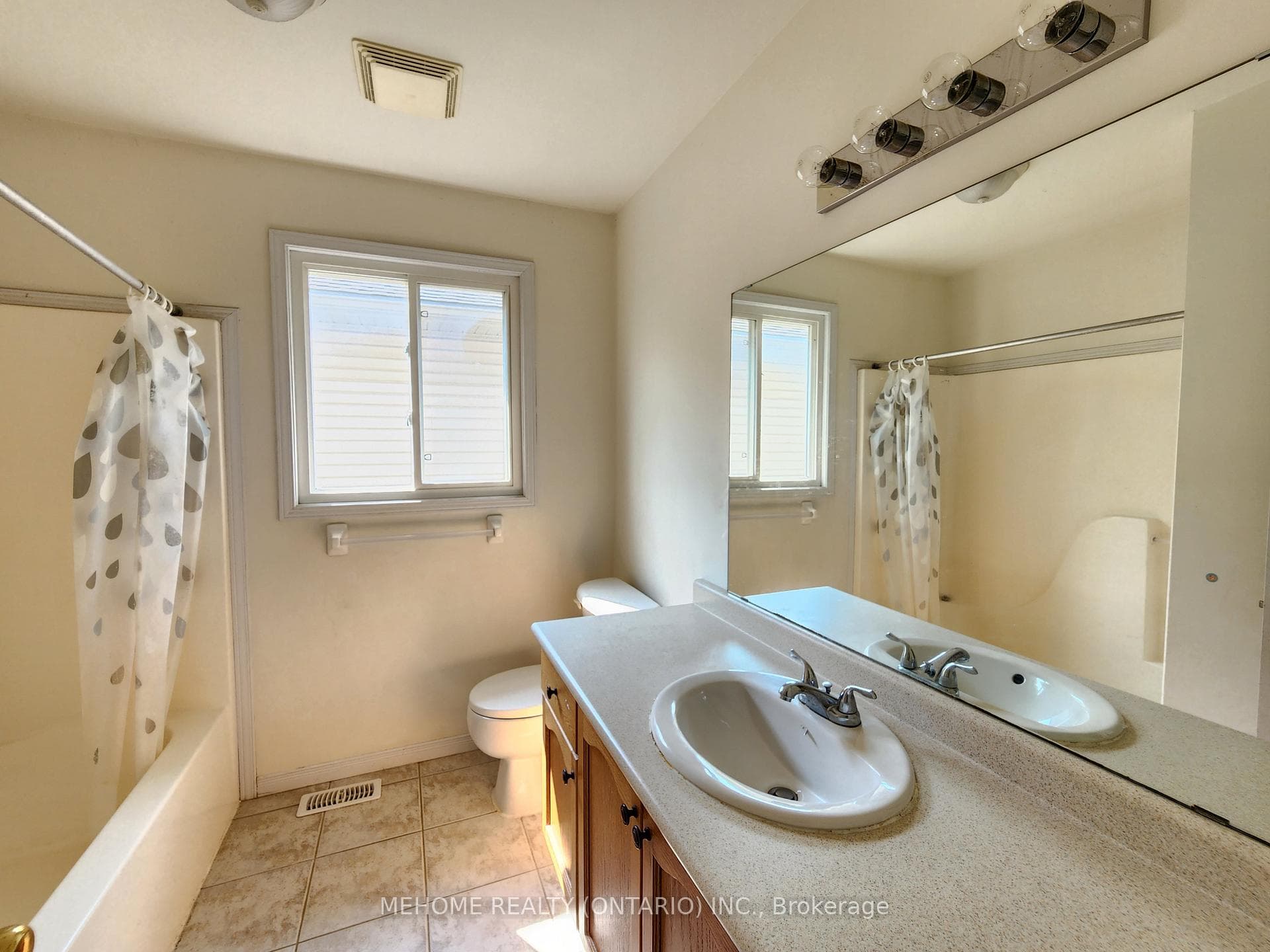 369 Wake Robin Crescent photo 14