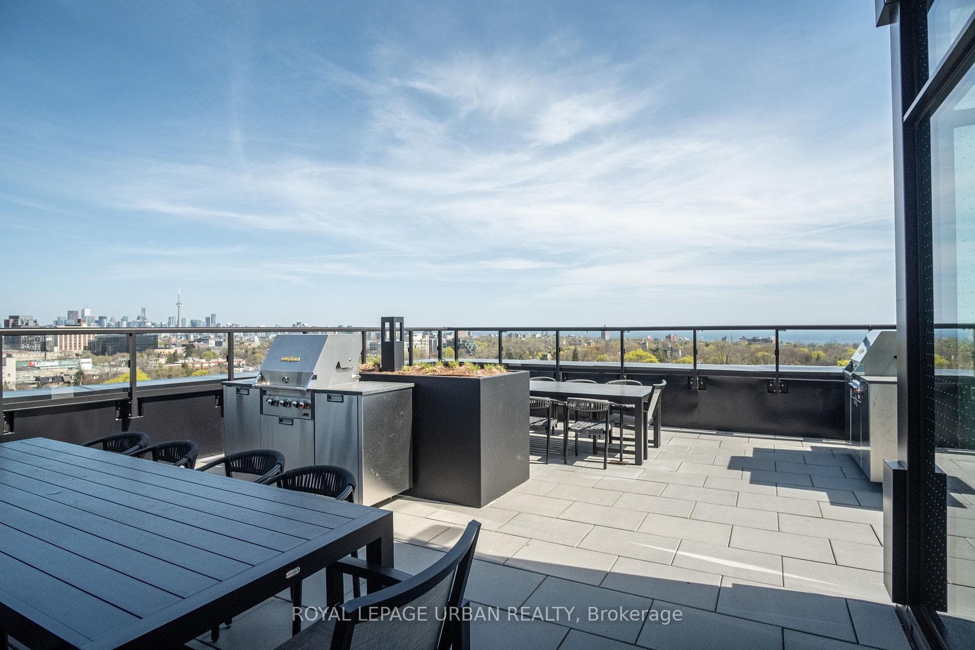 1660 Bloor Street Unit 913 photo 31