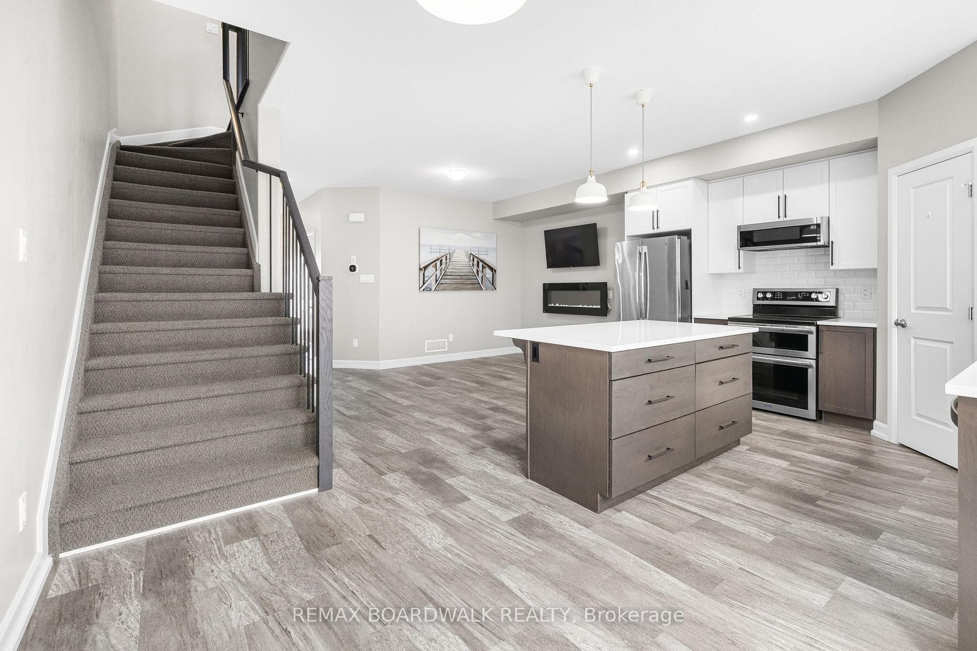 58 Vimy Ridge Crescent photo 18