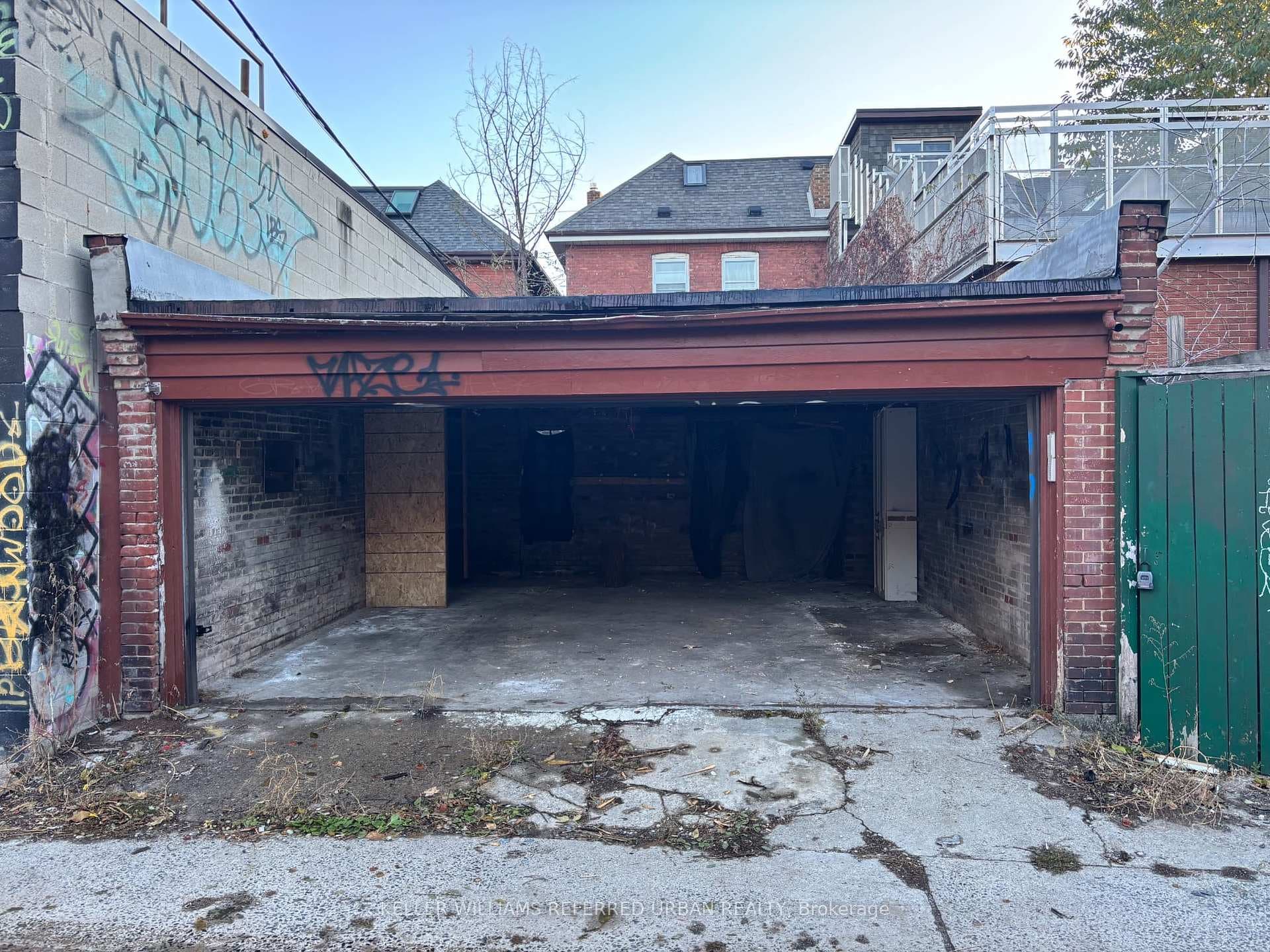2257 Dundas Street photo 1