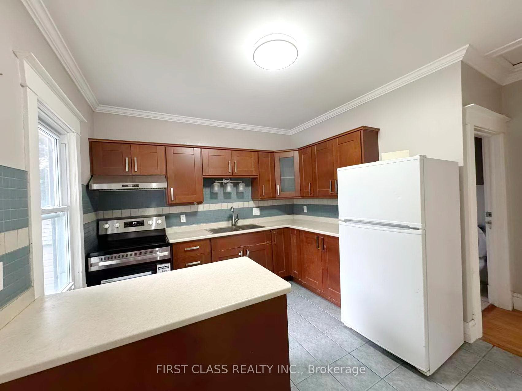 9 Grantham Avenue photo 18