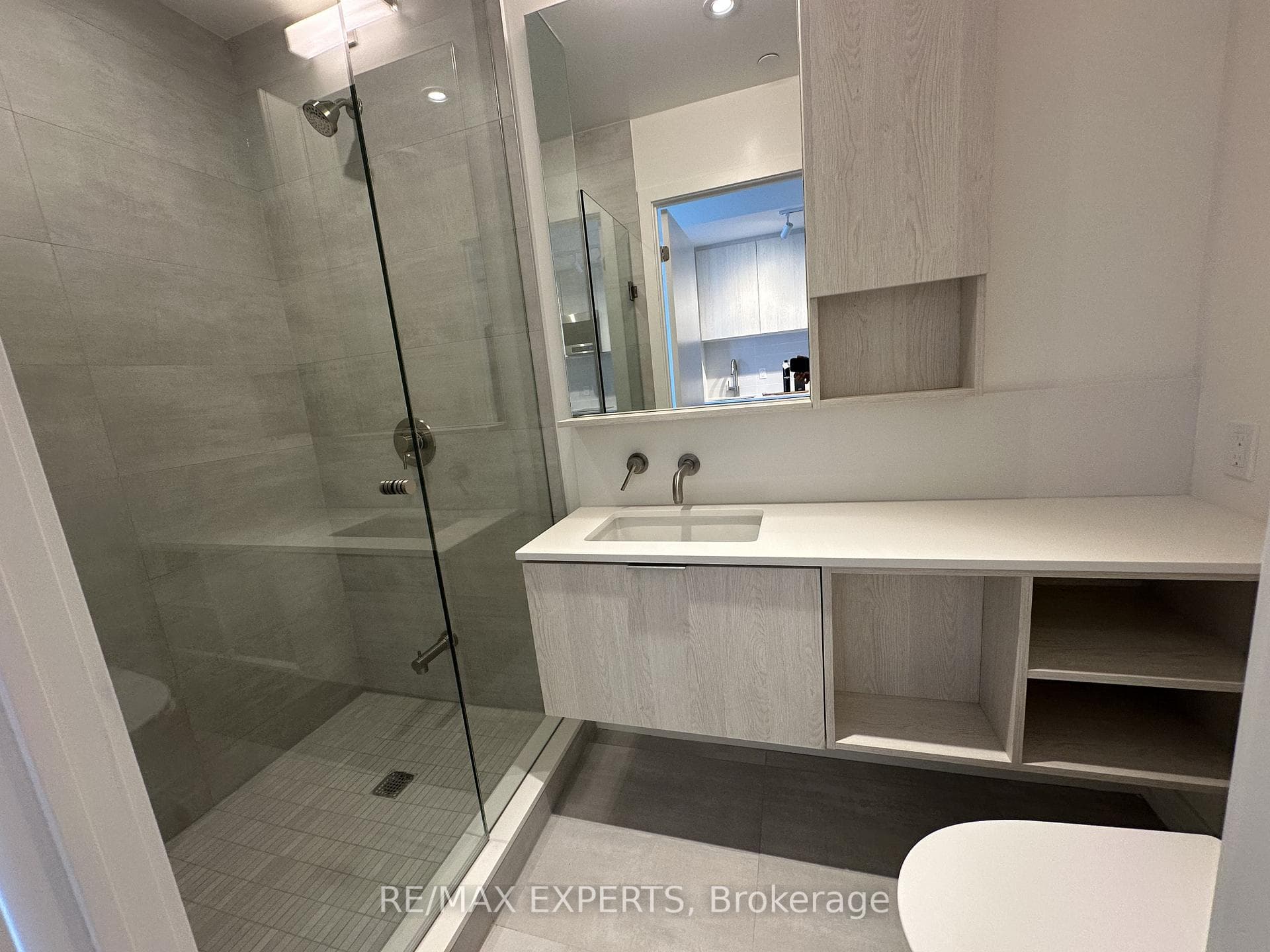 120 Broadway Avenue Unit 1805 photo 10