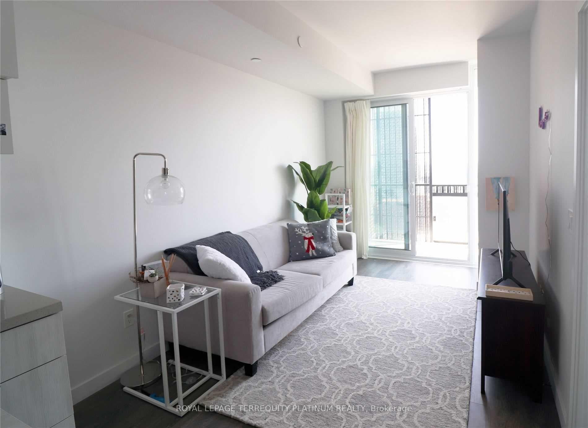 8 Eglinton Avenue Unit 2007 photo 2