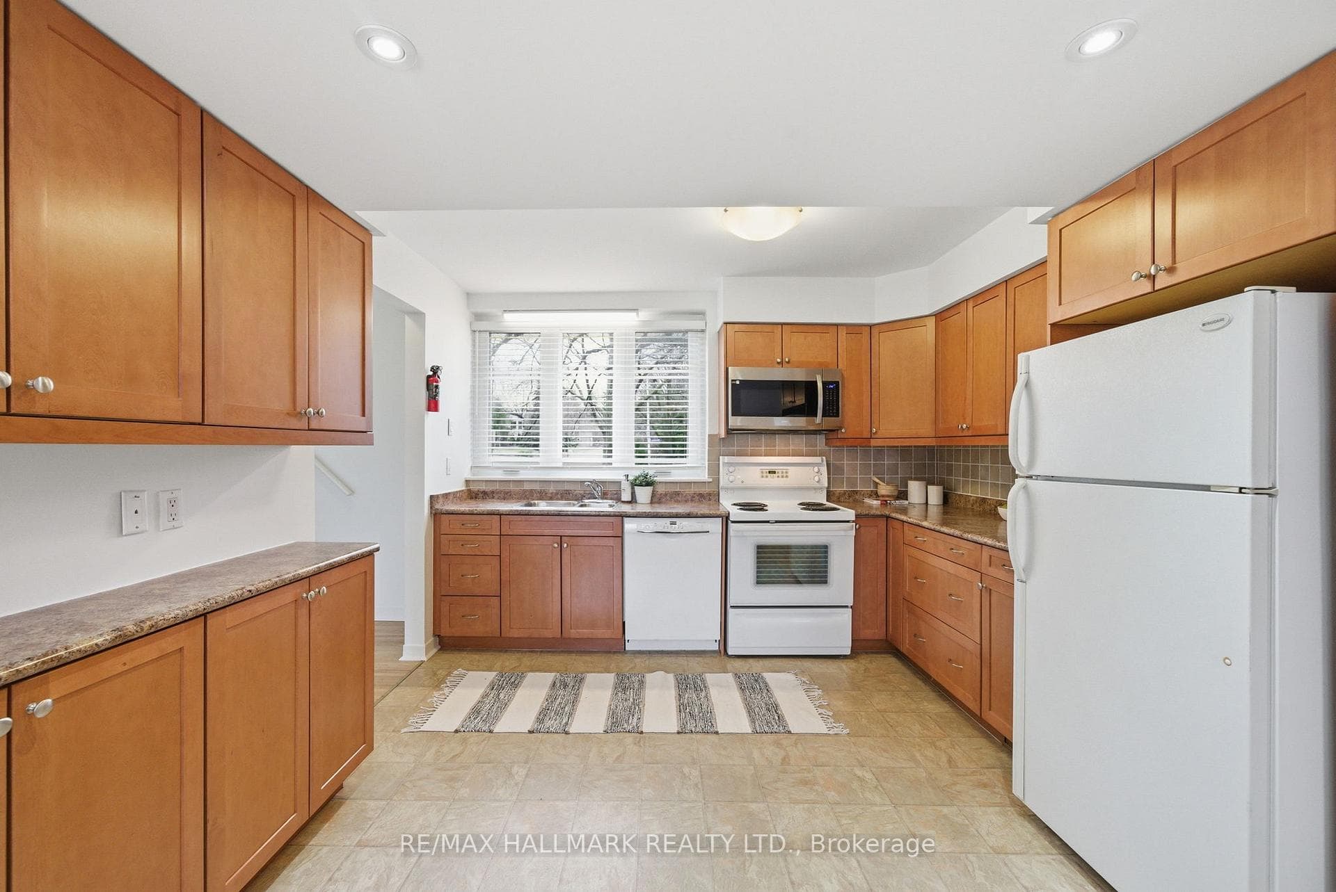 28 Langbourne Place photo 11