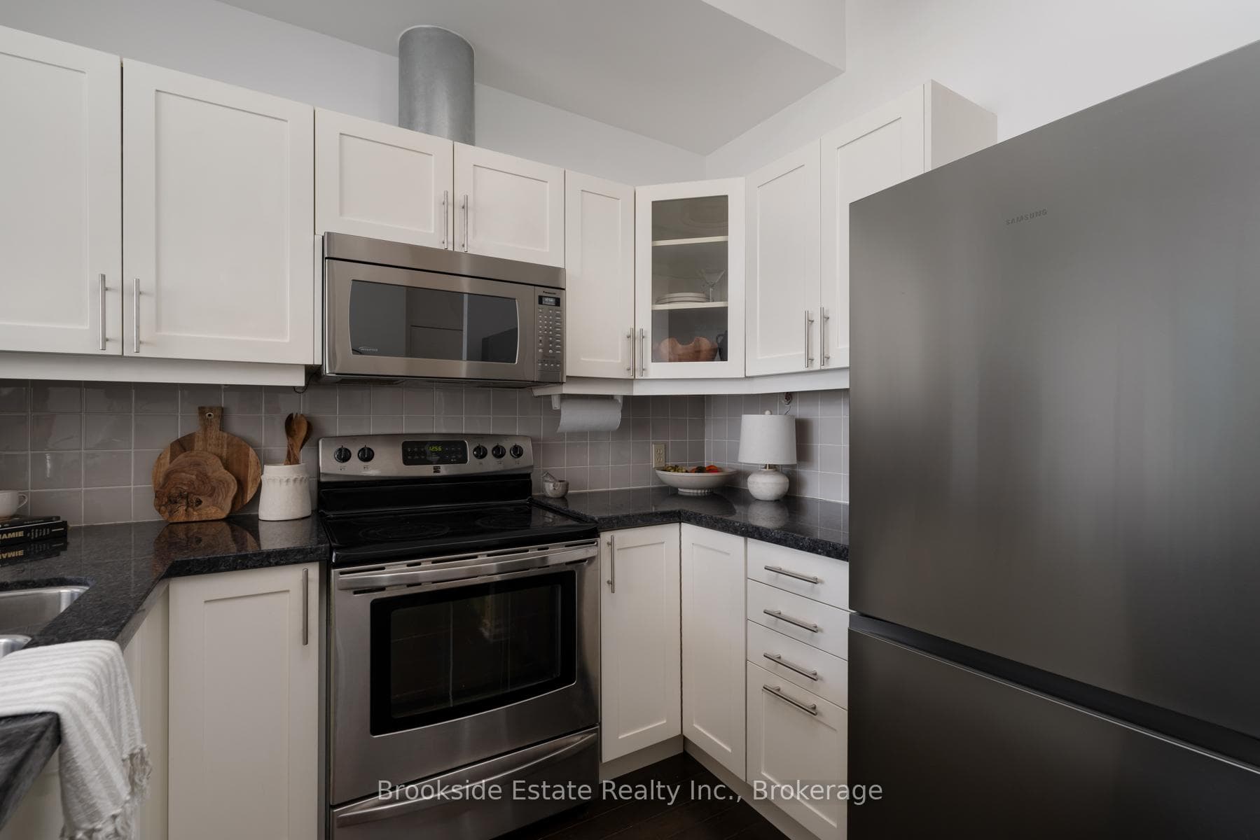 388 Richmond Street Unit 906 photo 8
