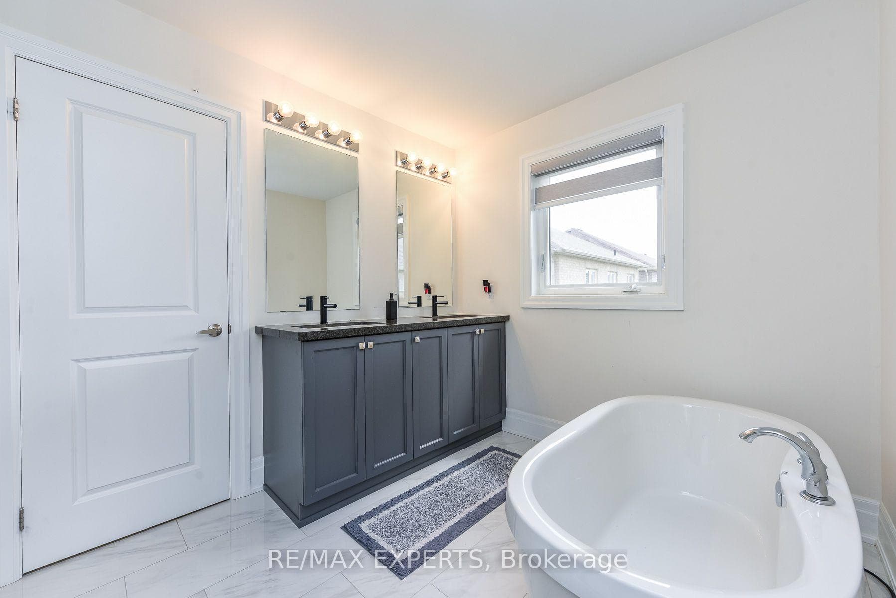 43 Grassbank Road photo 31