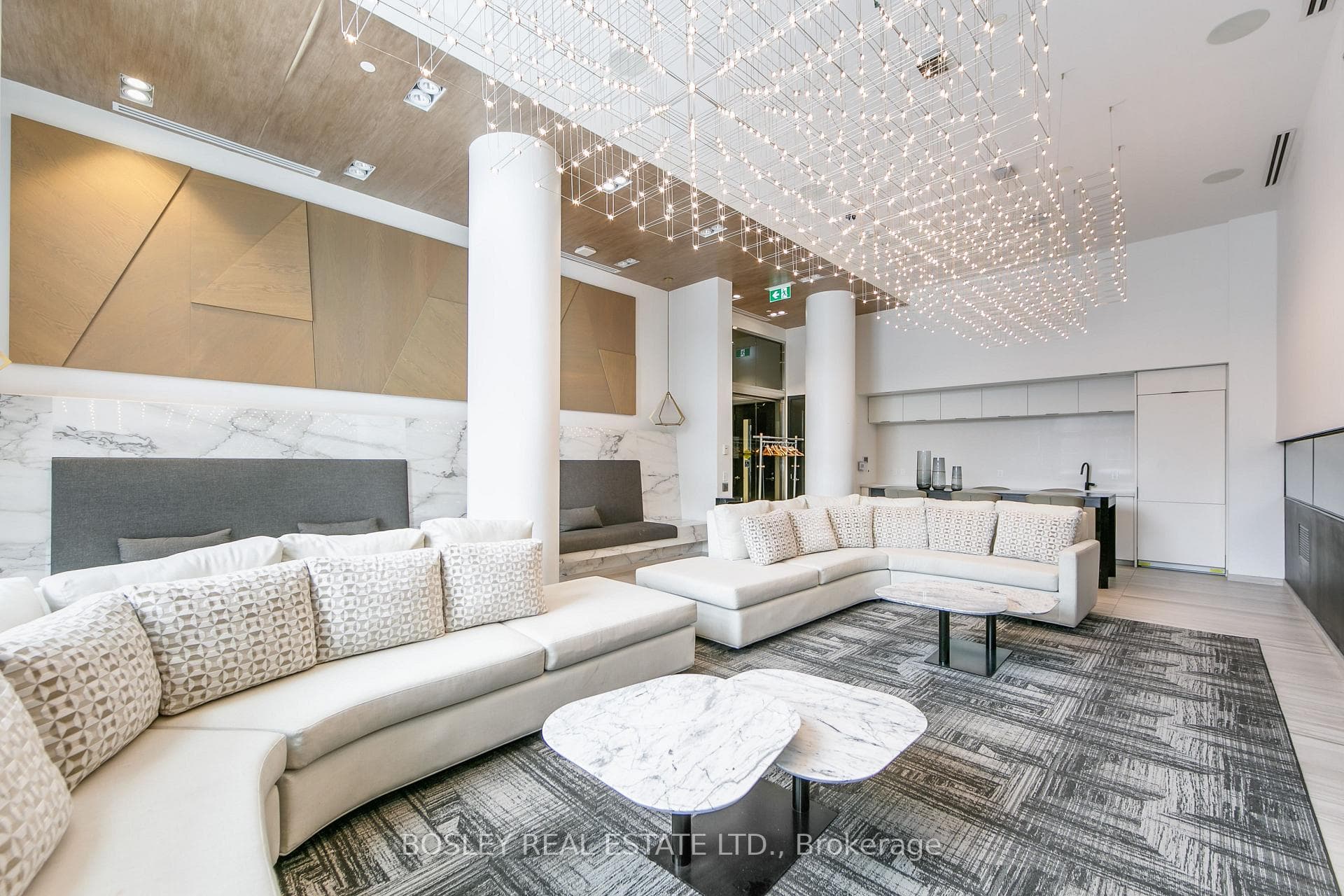 Entertainment Lounge