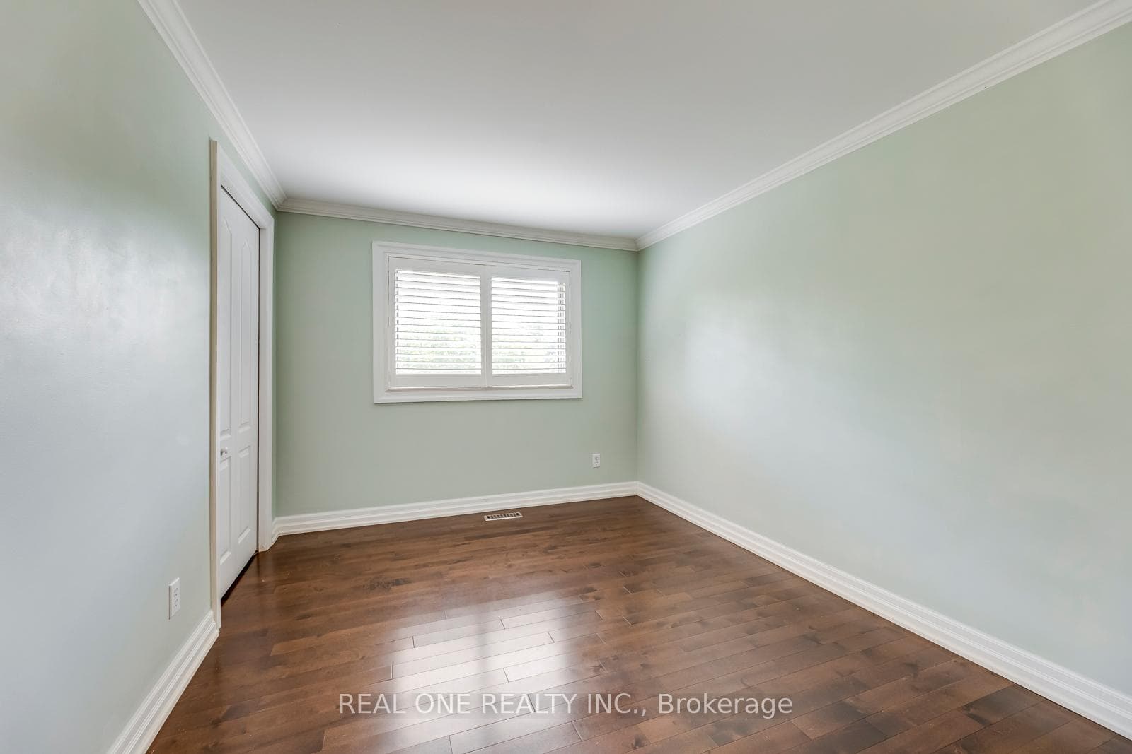 2231 All Saints Crescent photo 32