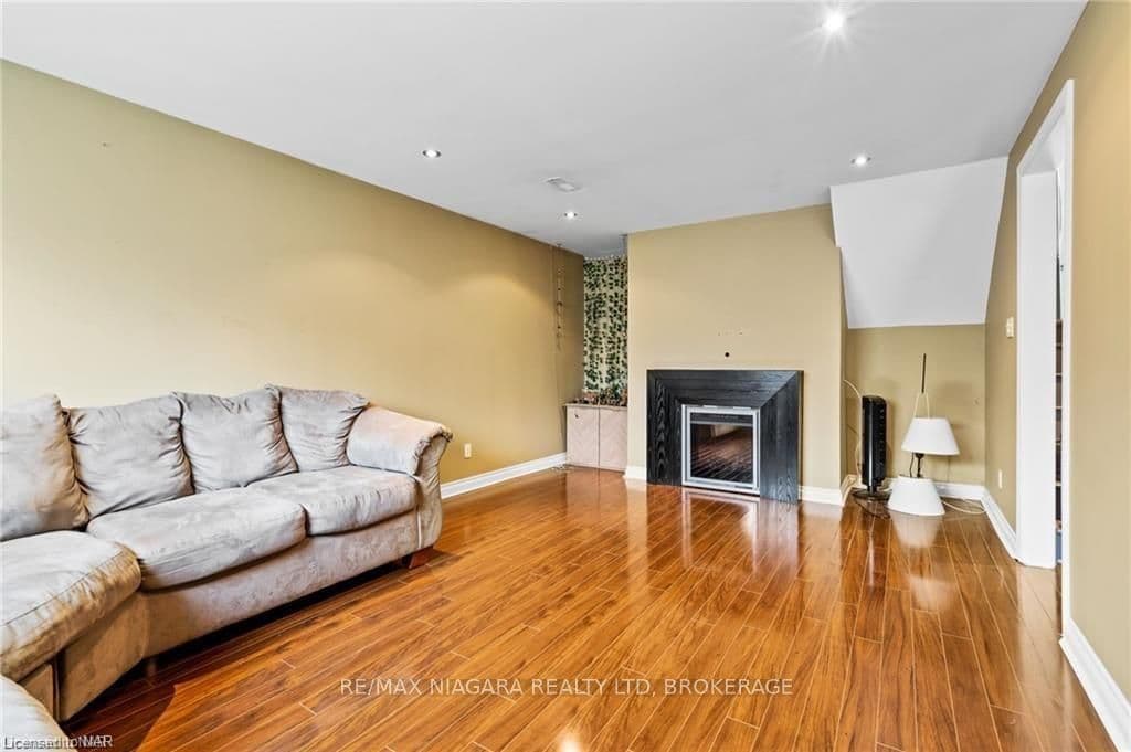 7063 DIRDENE Street photo 18