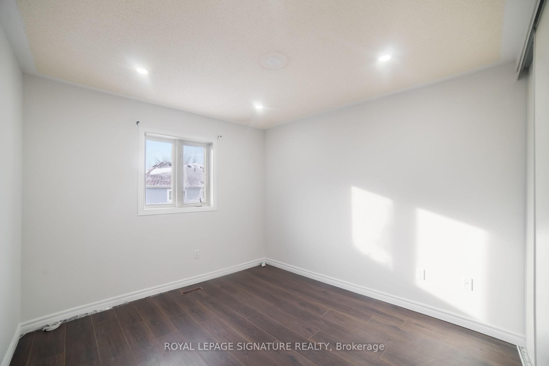 36 Eastport Drive photo 18