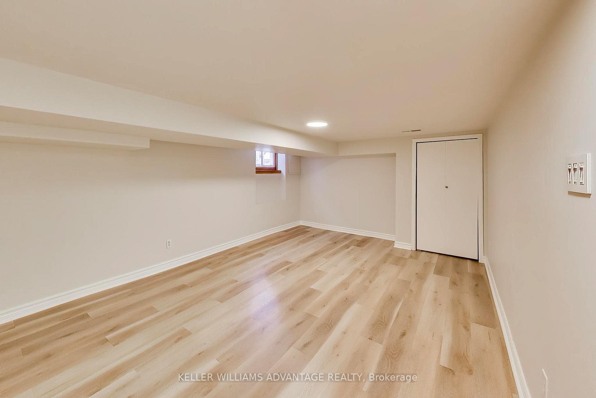 255 Queensdale Avenue photo 23