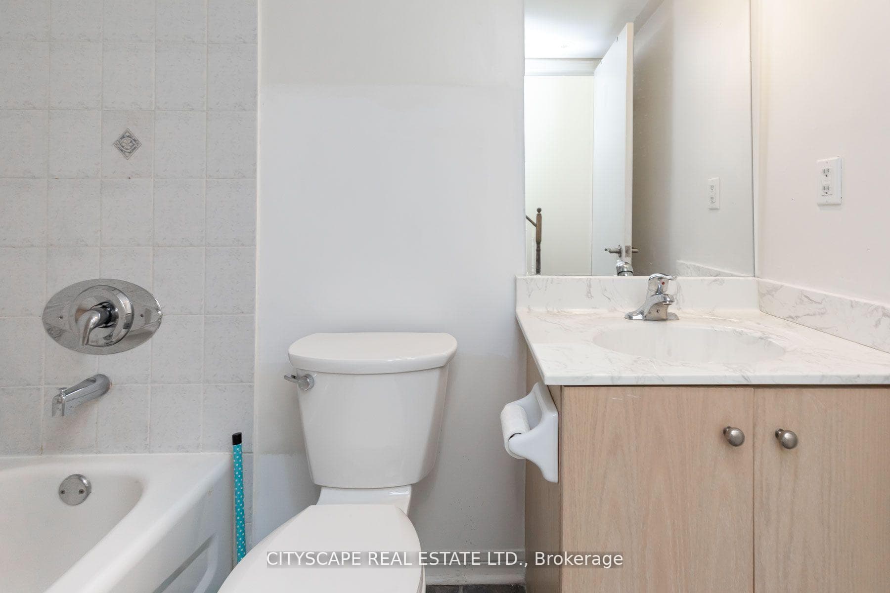 18 Laidlaw Street Unit 1019 photo 10