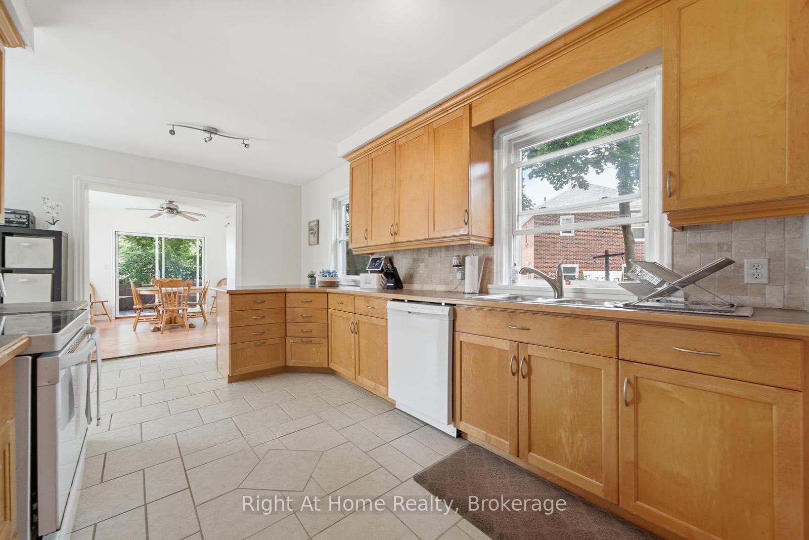 16 Oriole Park Avenue photo 18
