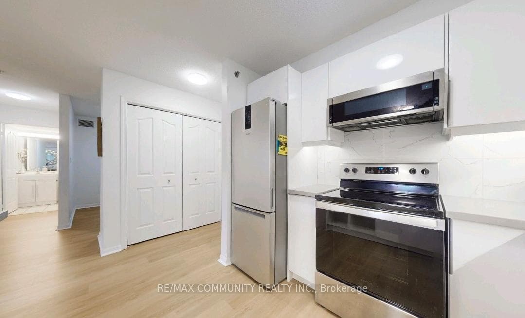 5225 Finch Avenue Unit 423 photo 12