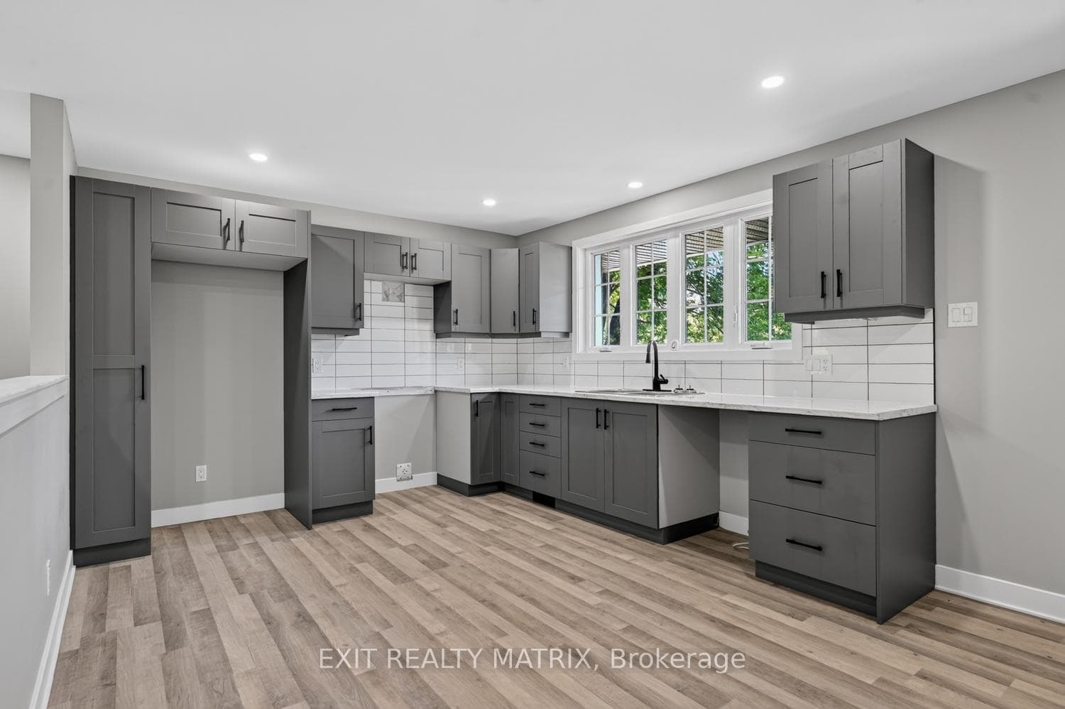 3297 Wayne Street photo 7