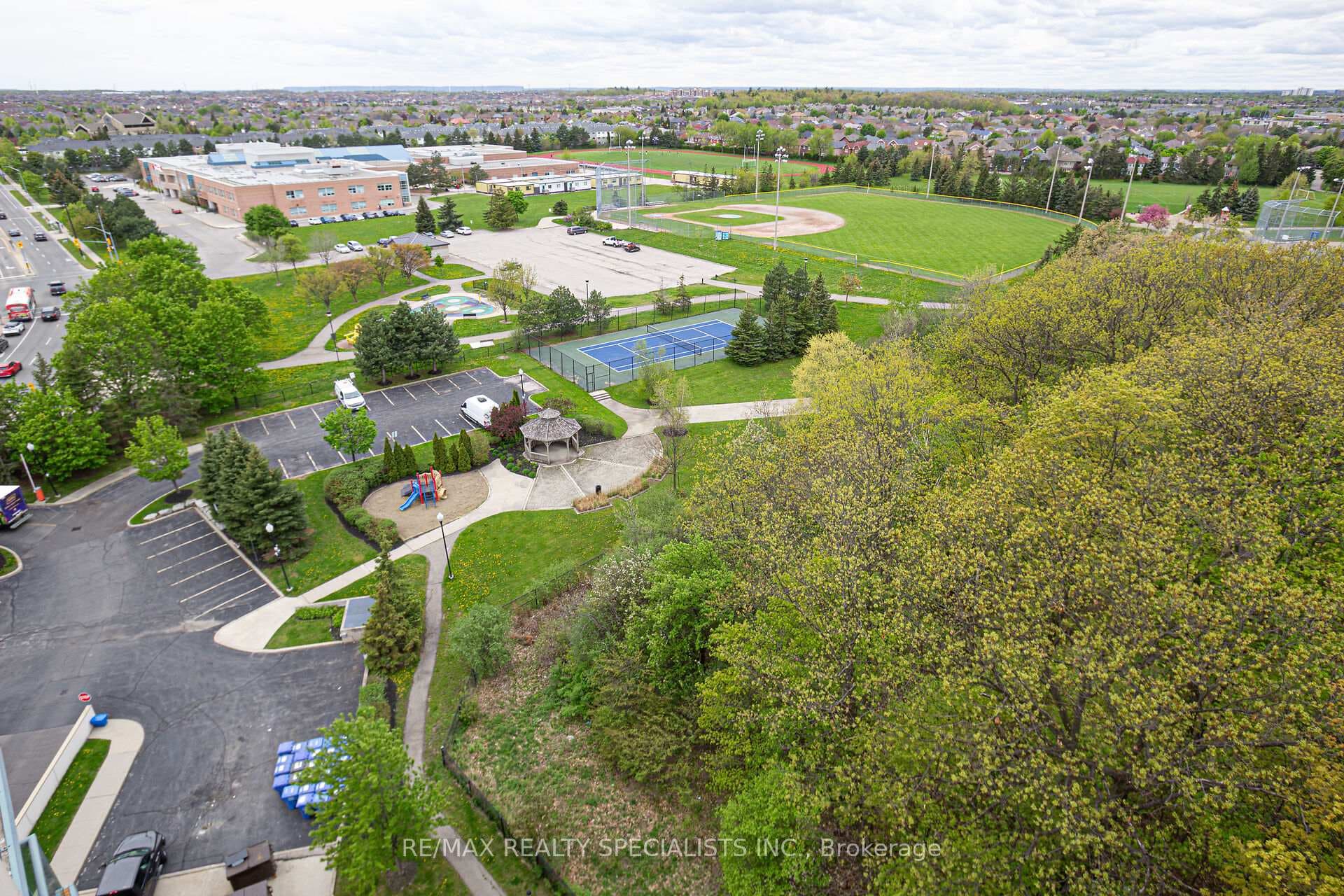 2585 ERIN CENTRE Boulevard Unit PH7 photo 17