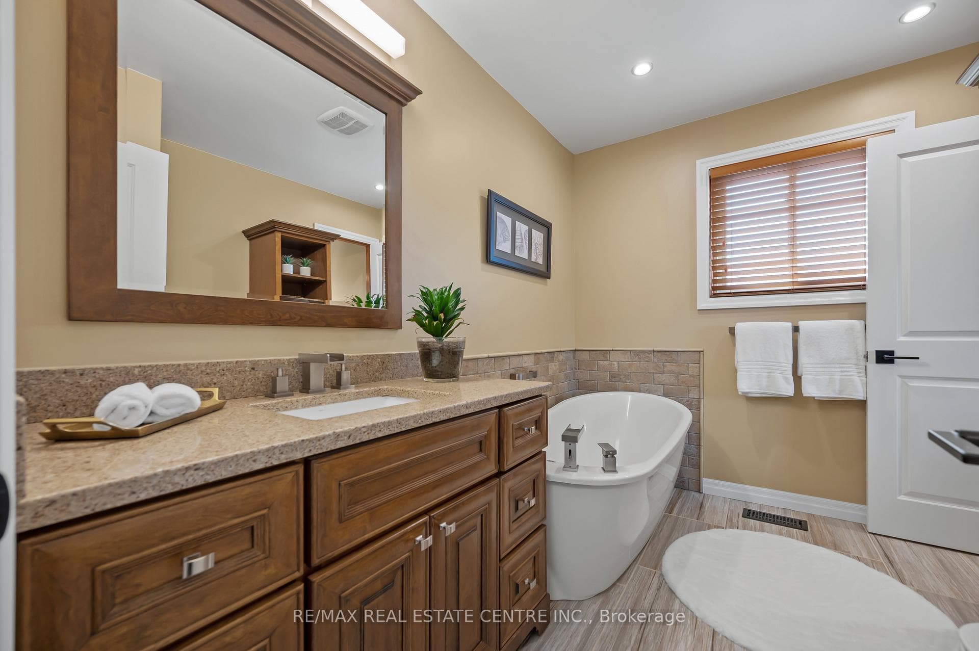 650 Champlain Boulevard photo 24