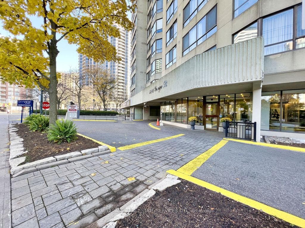 5444 Yonge Street Unit 108 photo 1