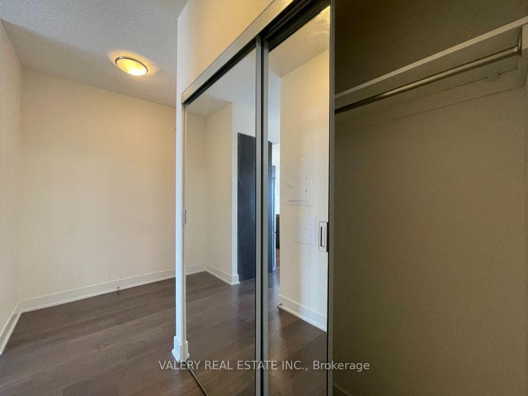 30 Roehampton Avenue Unit 2807 photo 23