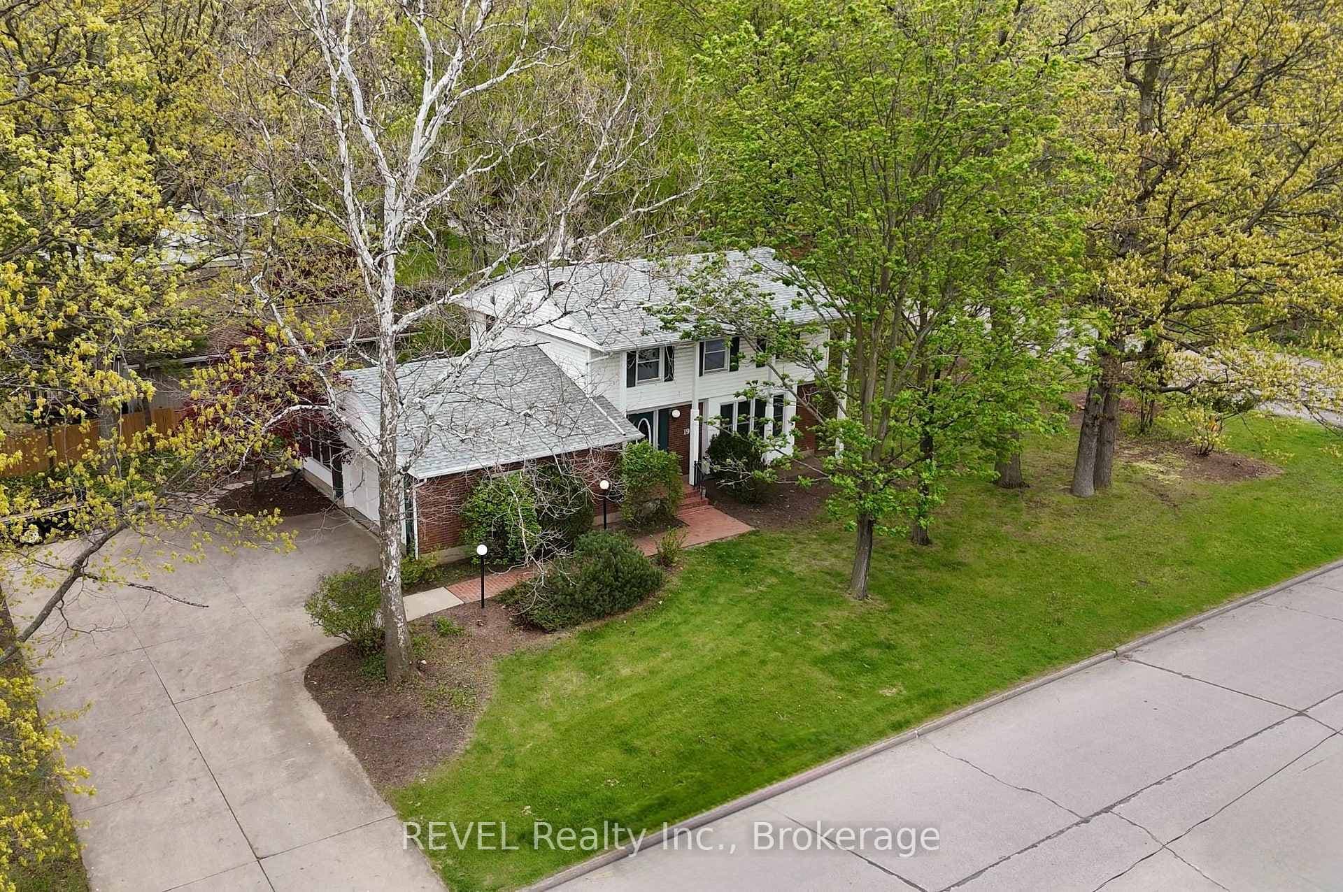 19 Woodington Crescent photo 35