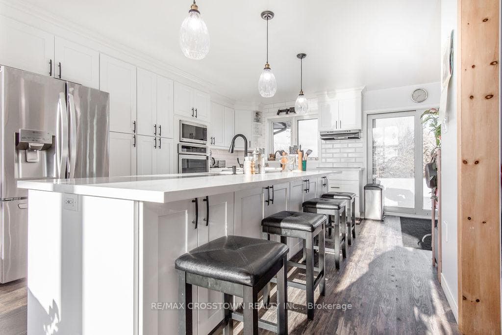 5556 10th Sideroad Road photo 8