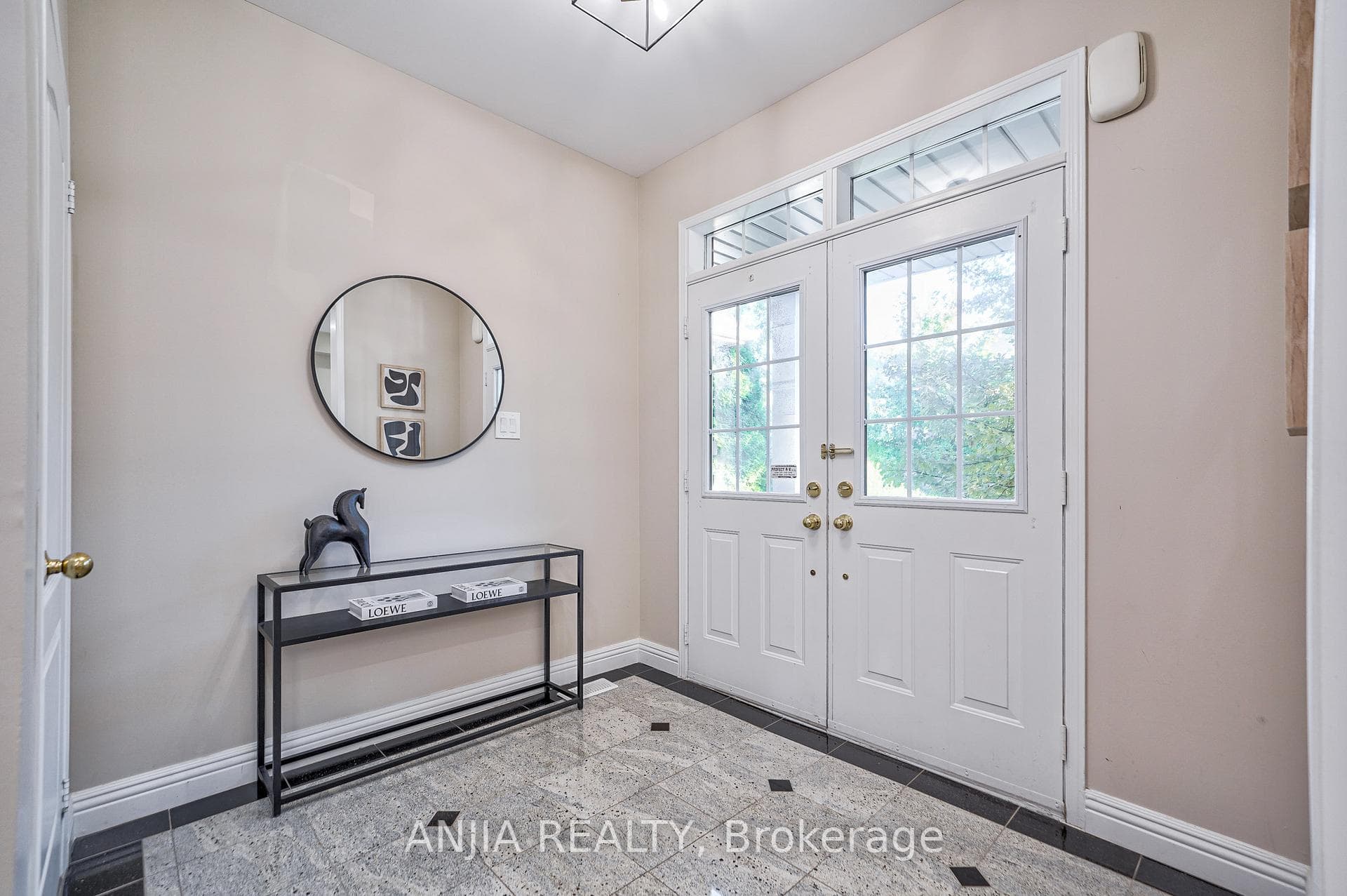 46 West Normandy Drive photo 3