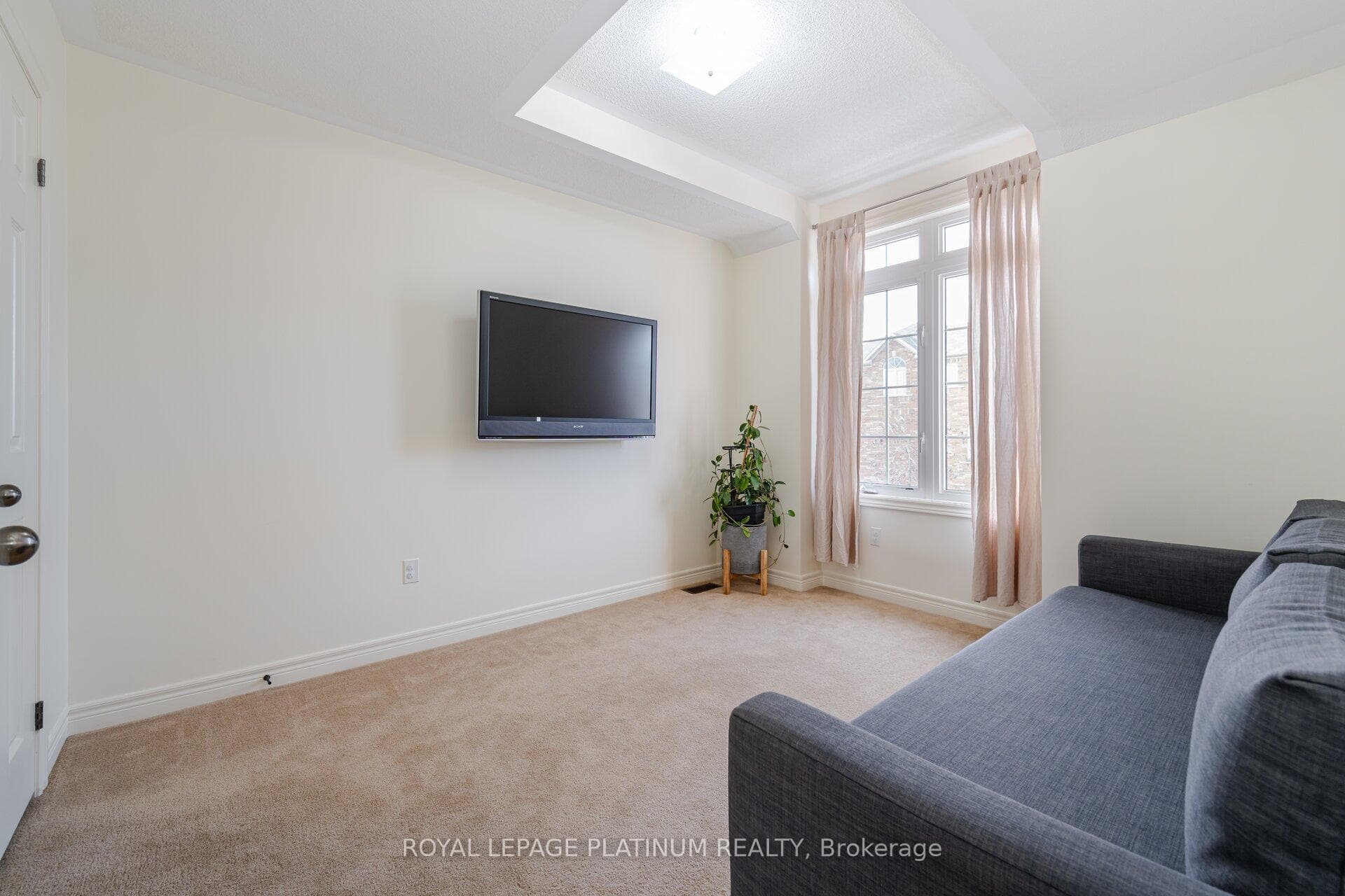 13 Isaac Devins Boulevard photo 27