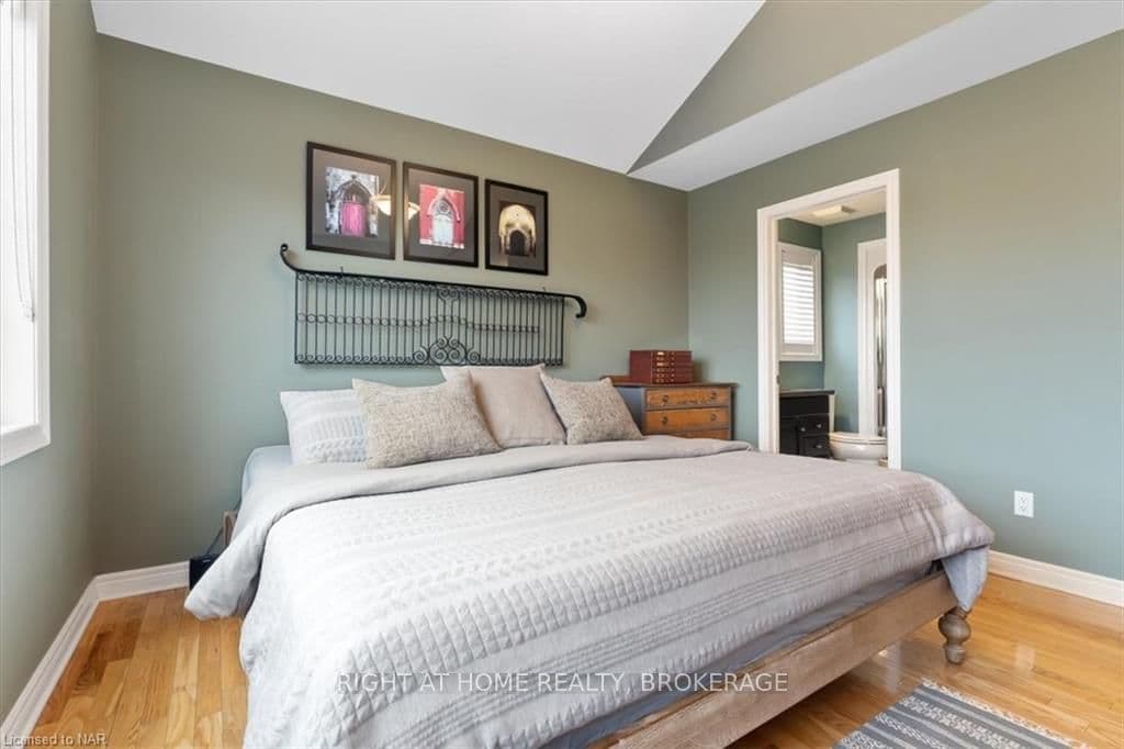 56 MCCAFFERY Crescent photo 26