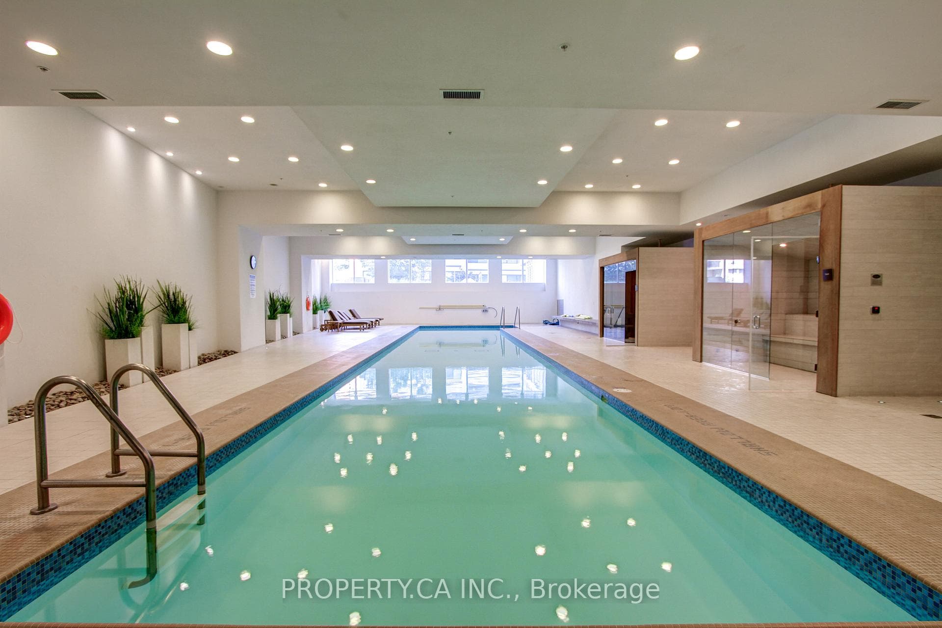 2191 Yonge Street Unit 3712 photo 23