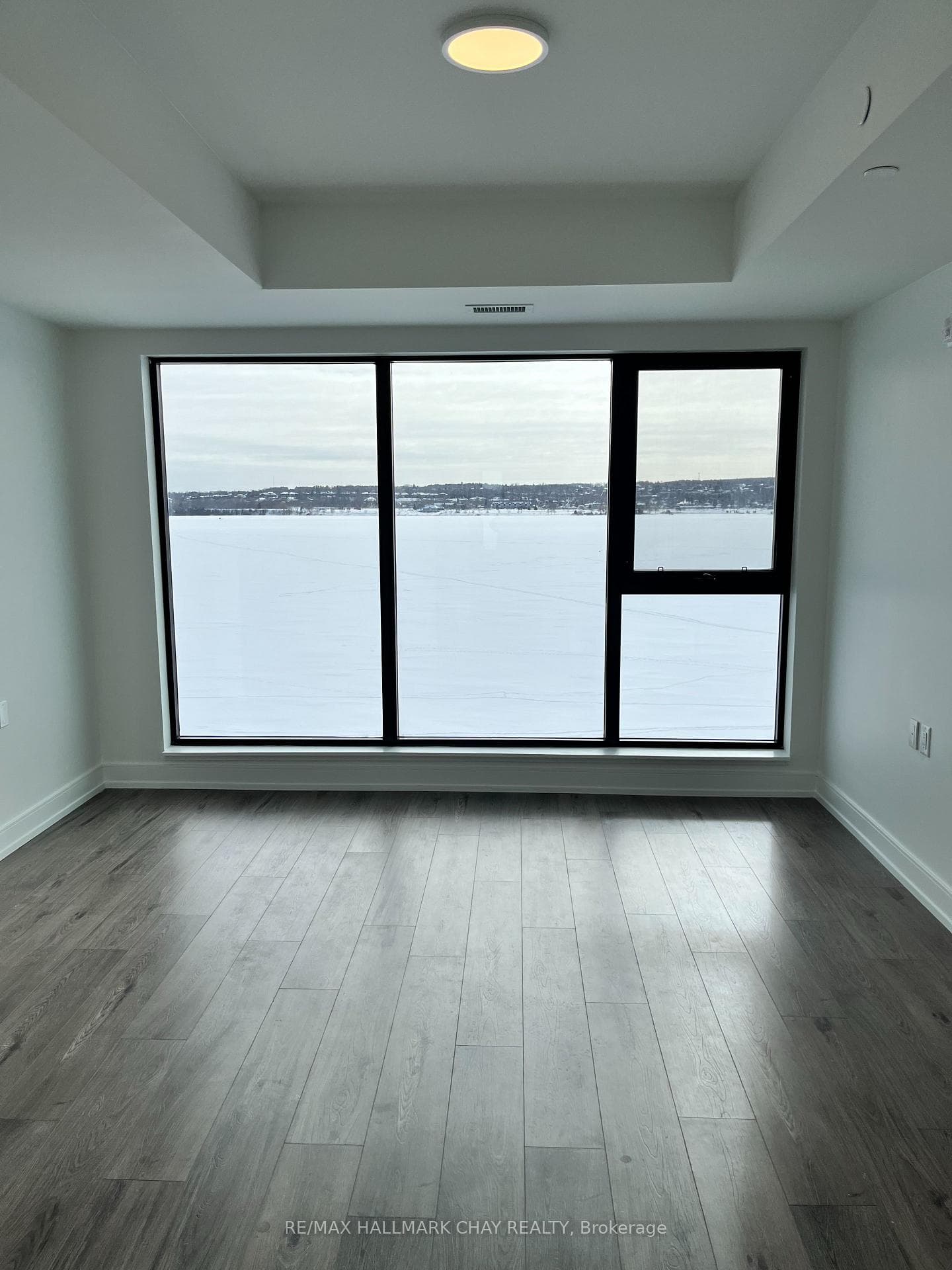 185 Dunlop Street Unit 702 photo 9