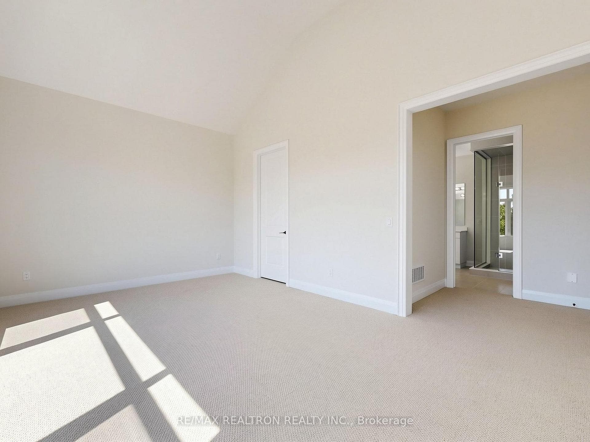 8 Radome Drive photo 29