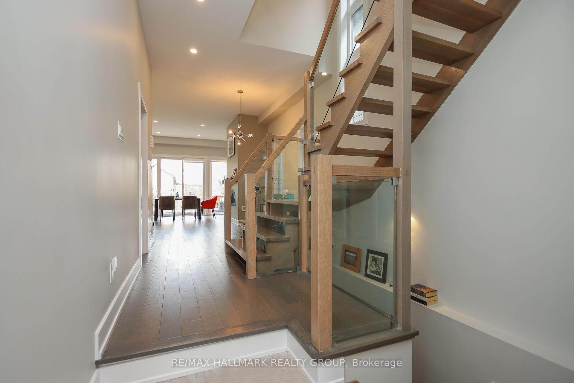 225 Royal Avenue photo 5